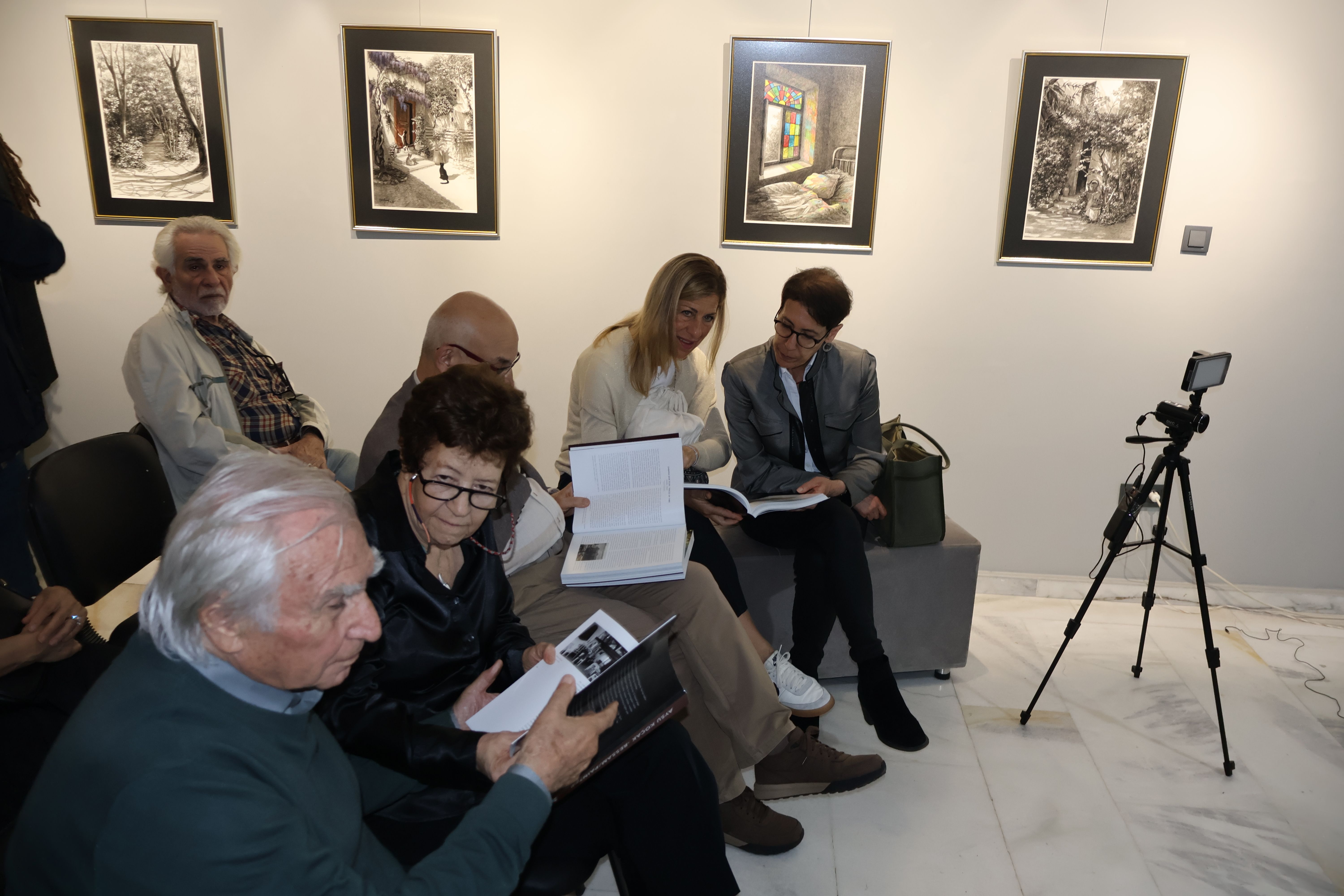 Aysu koçak kitap tanıtımı ve siyah beyaz resimlerden seçkiler evrim sanat galerisi 2 (12)