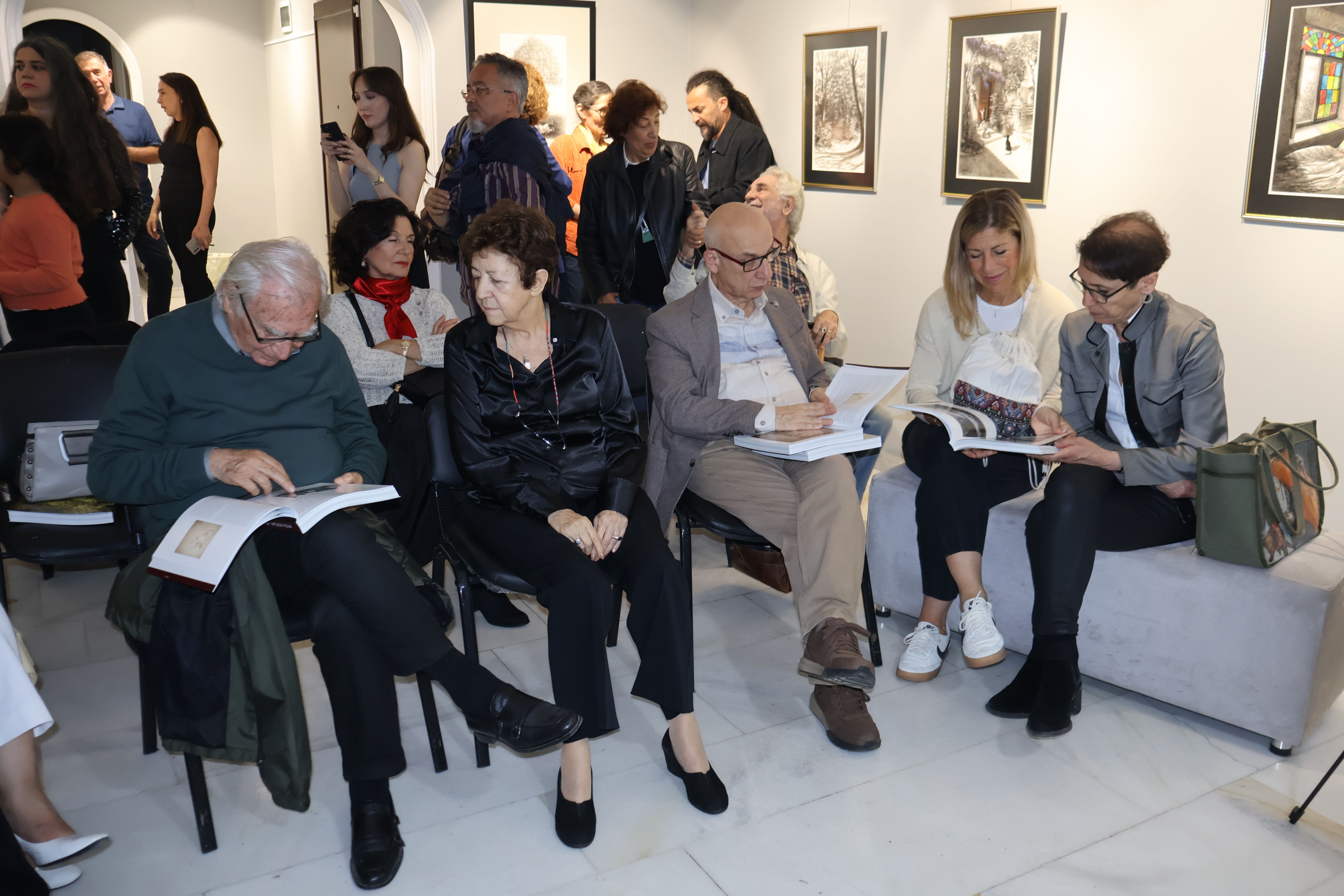 Aysu koçak kitap tanıtımı ve siyah beyaz resimlerden seçkiler evrim sanat galerisi 2 (17)