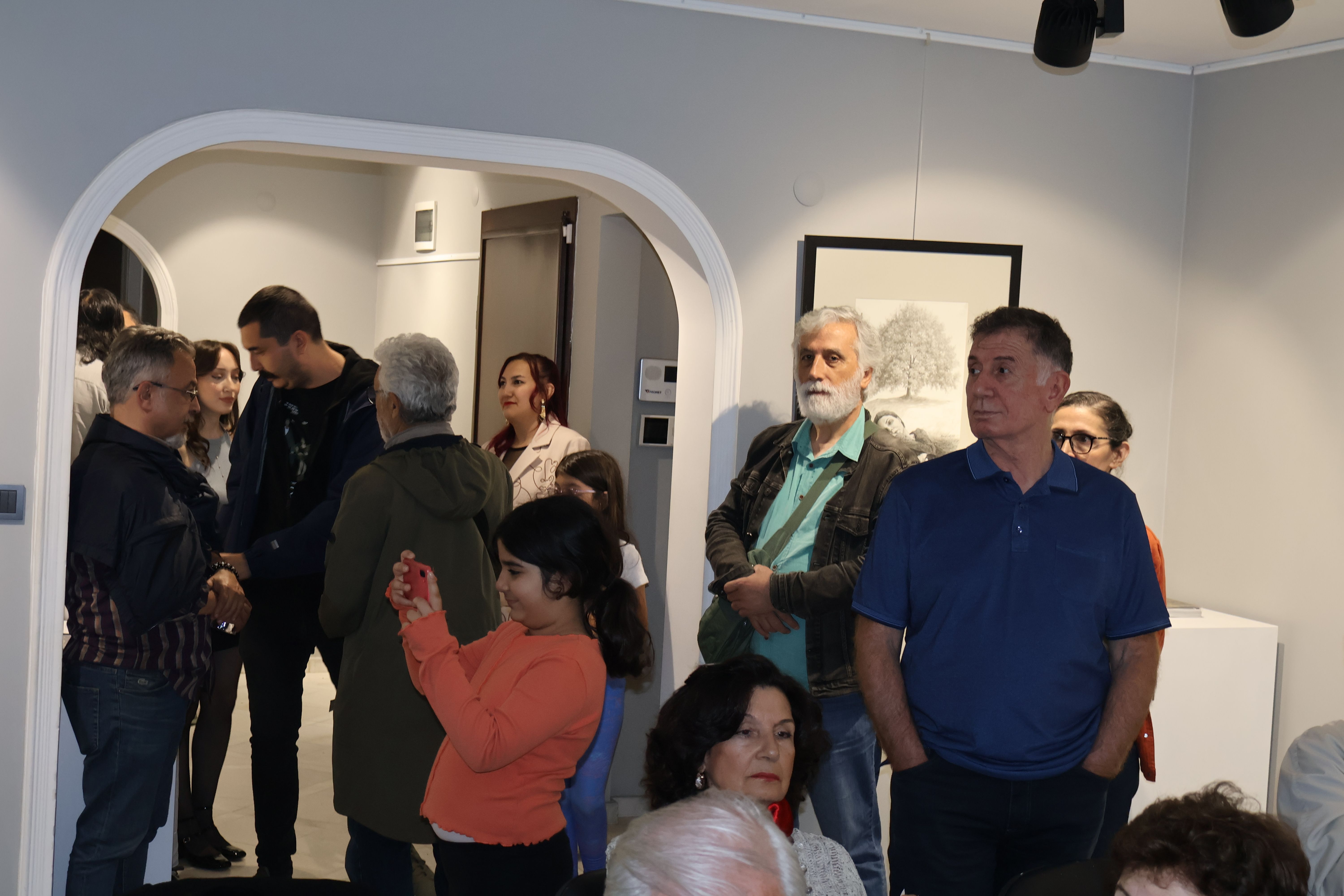 Aysu koçak kitap tanıtımı ve siyah beyaz resimlerden seçkiler evrim sanat galerisi 2 (19)