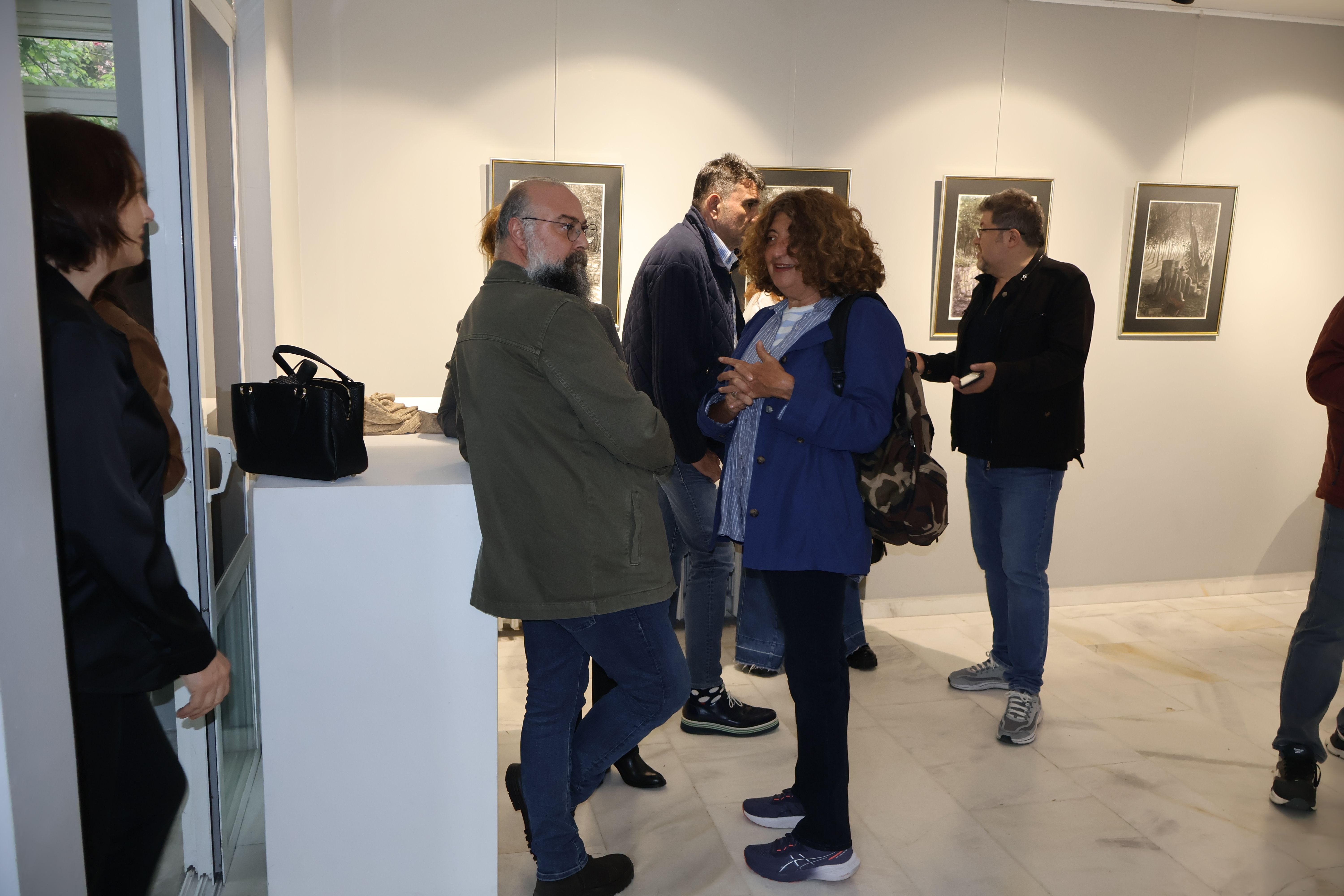 Aysu koçak kitap tanıtımı ve siyah beyaz resimlerden seçkiler evrim sanat galerisi 2 (2)