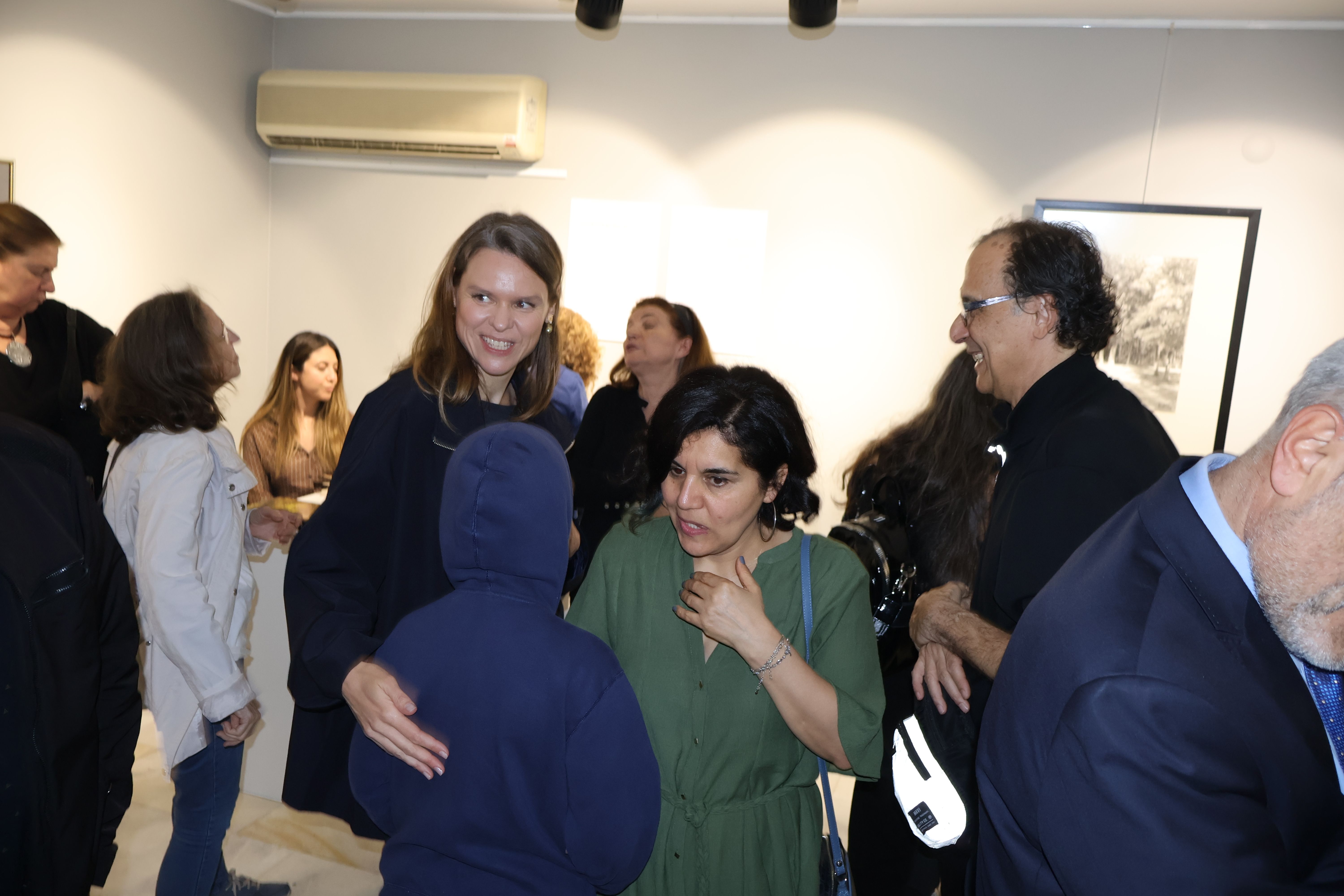 Aysu koçak kitap tanıtımı ve siyah beyaz resimlerden seçkiler evrim sanat galerisi 2 (21)