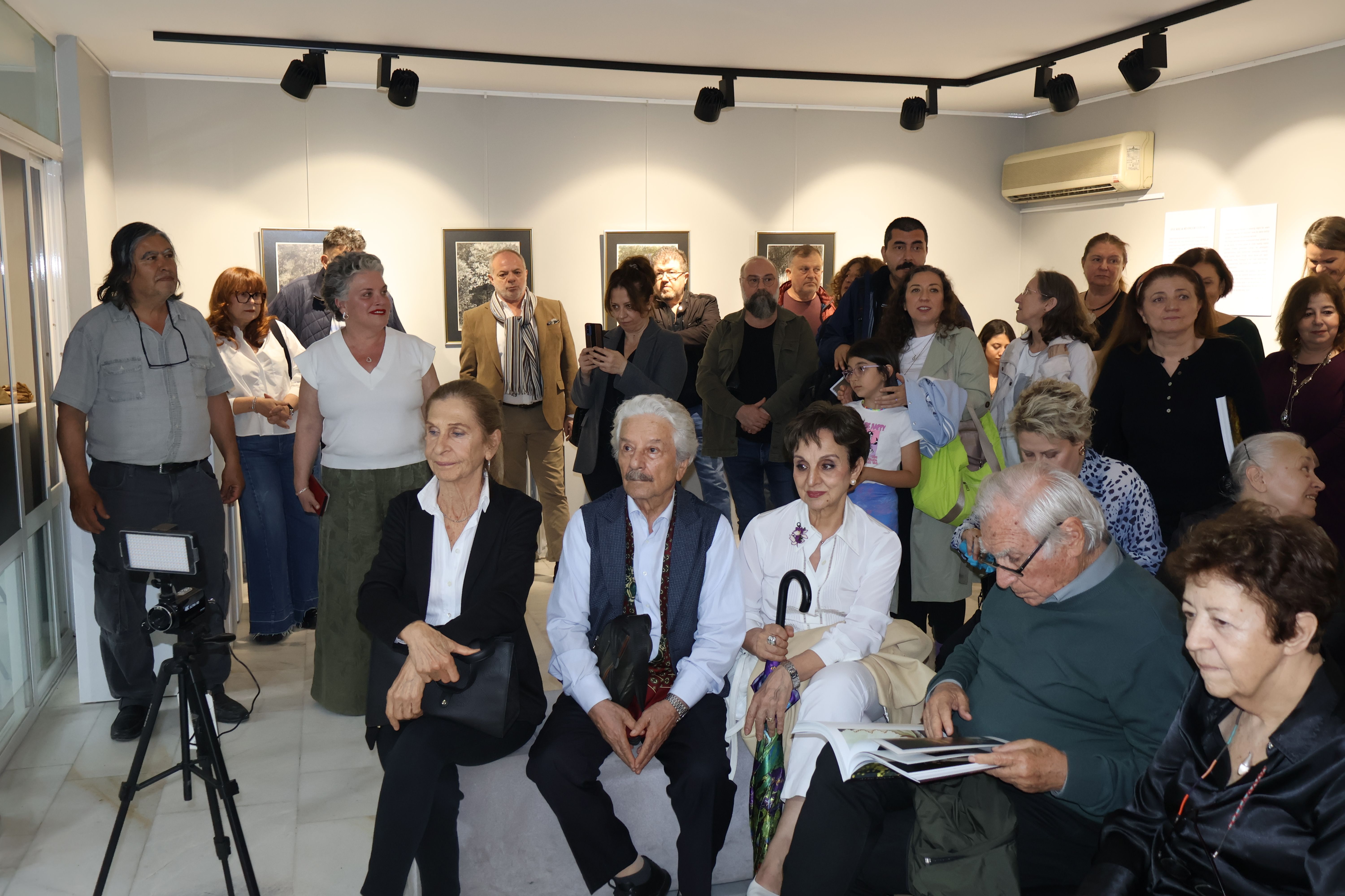 Aysu koçak kitap tanıtımı ve siyah beyaz resimlerden seçkiler evrim sanat galerisi 2 (22)