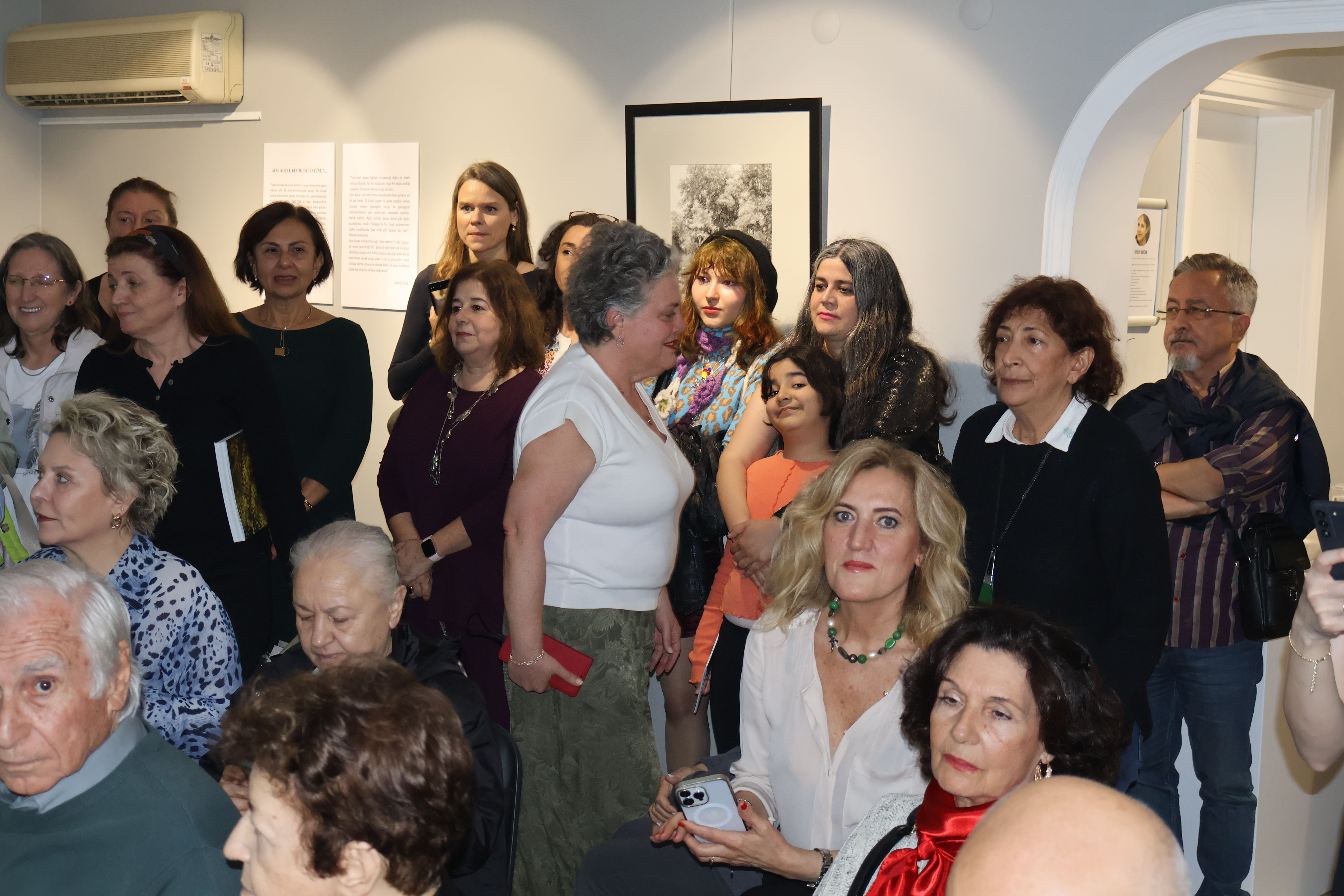 Aysu koçak kitap tanıtımı ve siyah beyaz resimlerden seçkiler evrim sanat galerisi 2 (25)