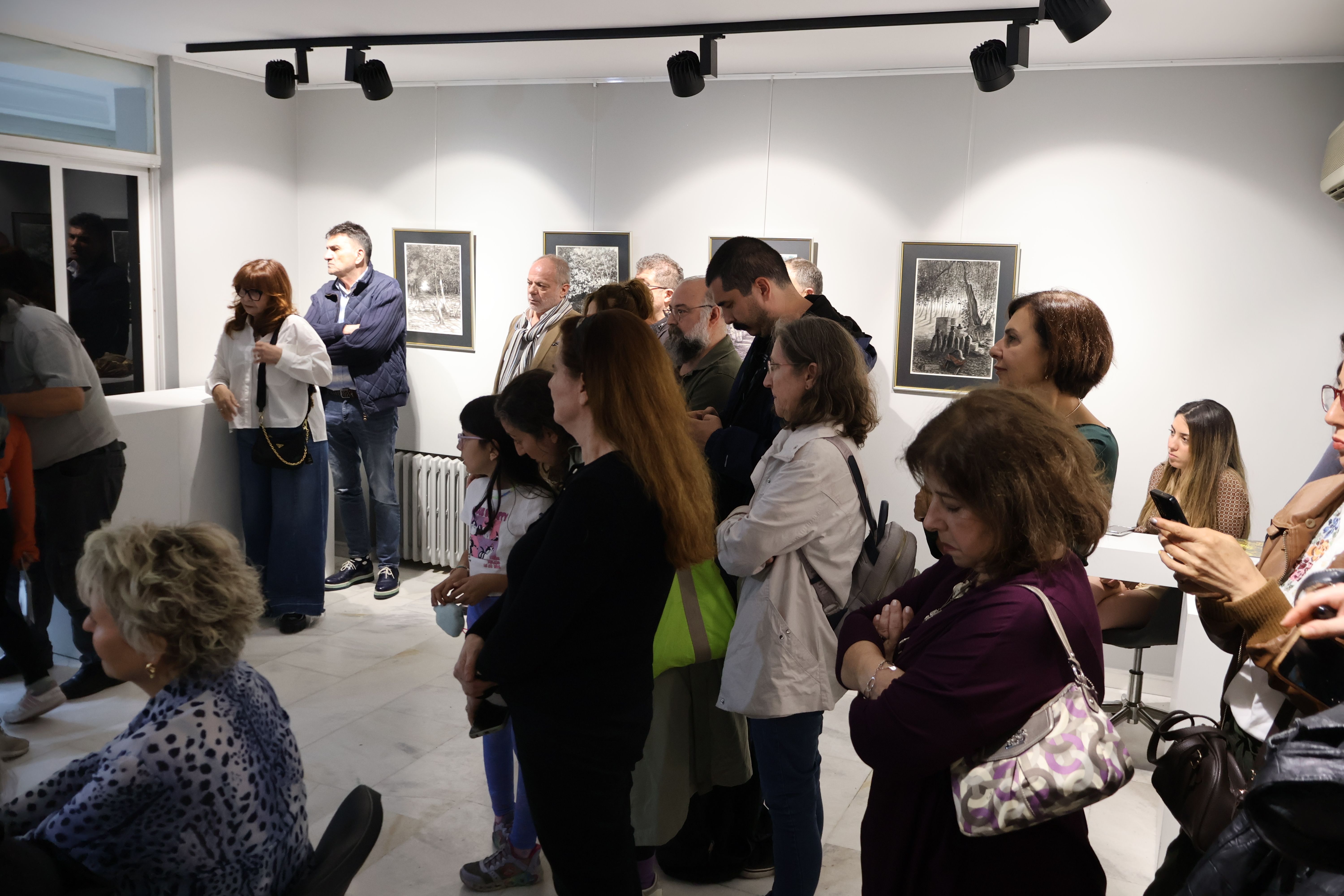 Aysu koçak kitap tanıtımı ve siyah beyaz resimlerden seçkiler evrim sanat galerisi 2 (27)