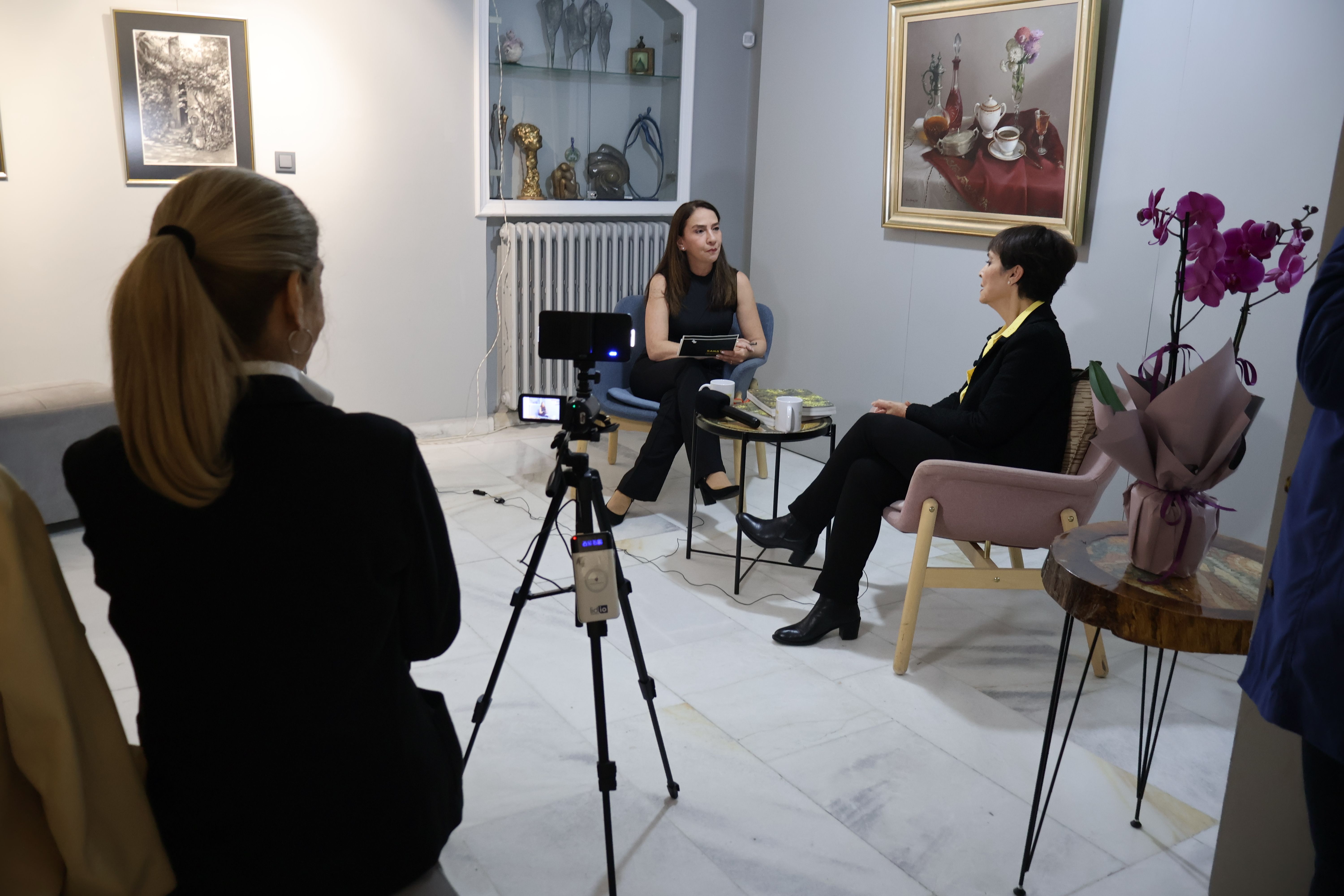 Aysu koçak kitap tanıtımı ve siyah beyaz resimlerden seçkiler evrim sanat galerisi 2 (30)