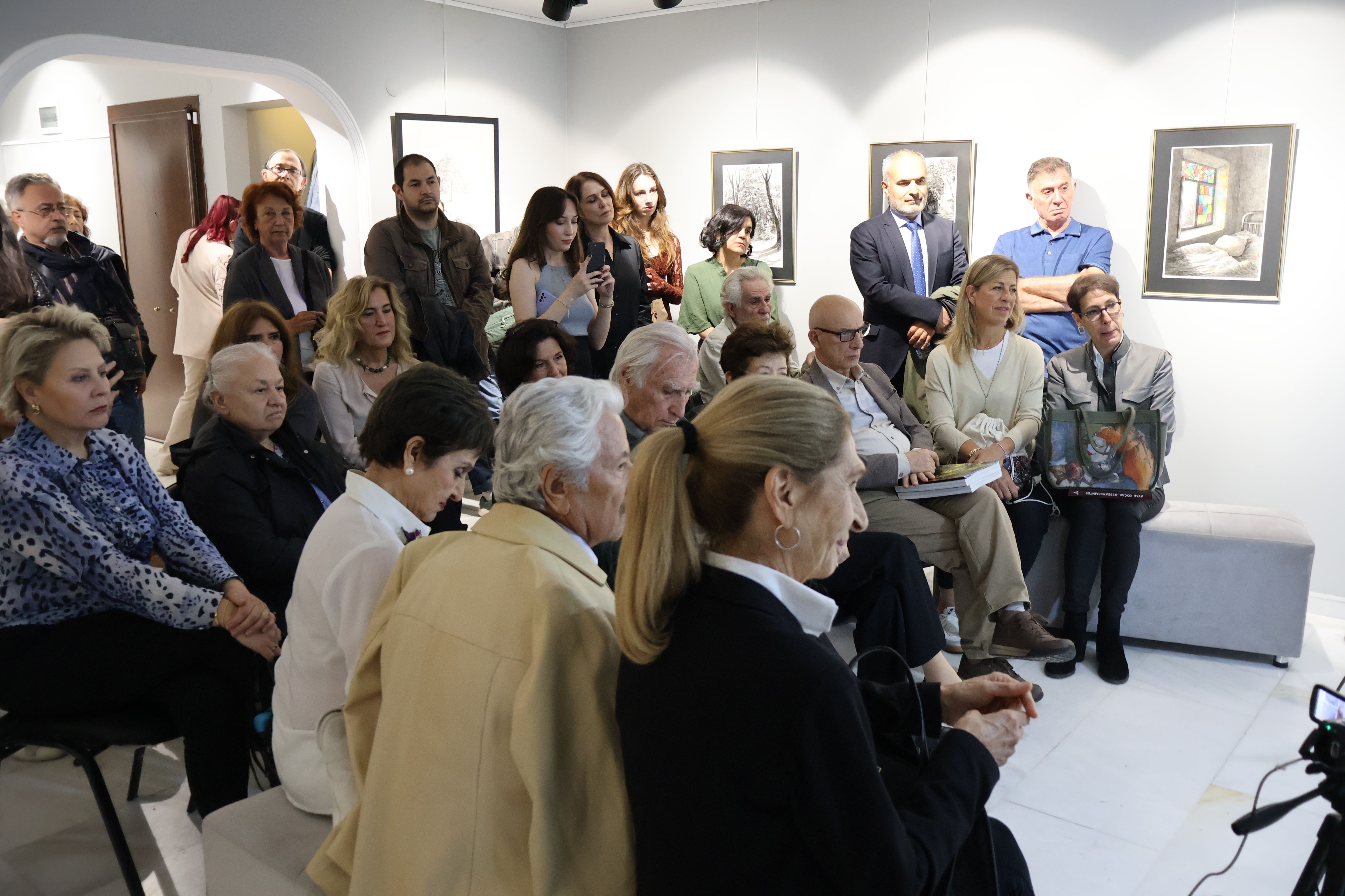 Aysu koçak kitap tanıtımı ve siyah beyaz resimlerden seçkiler evrim sanat galerisi 2 (32)