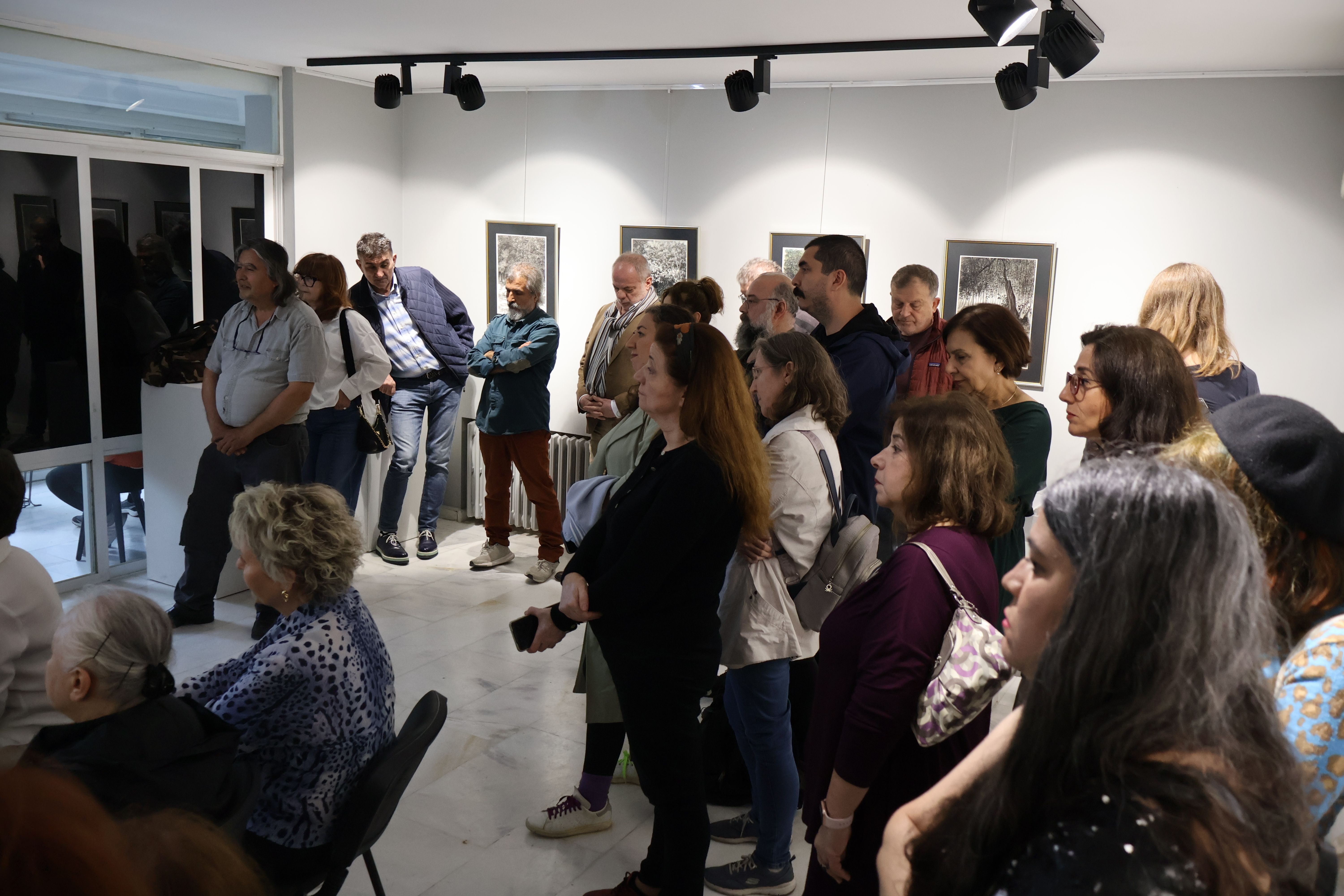 Aysu koçak kitap tanıtımı ve siyah beyaz resimlerden seçkiler evrim sanat galerisi 2 (35)
