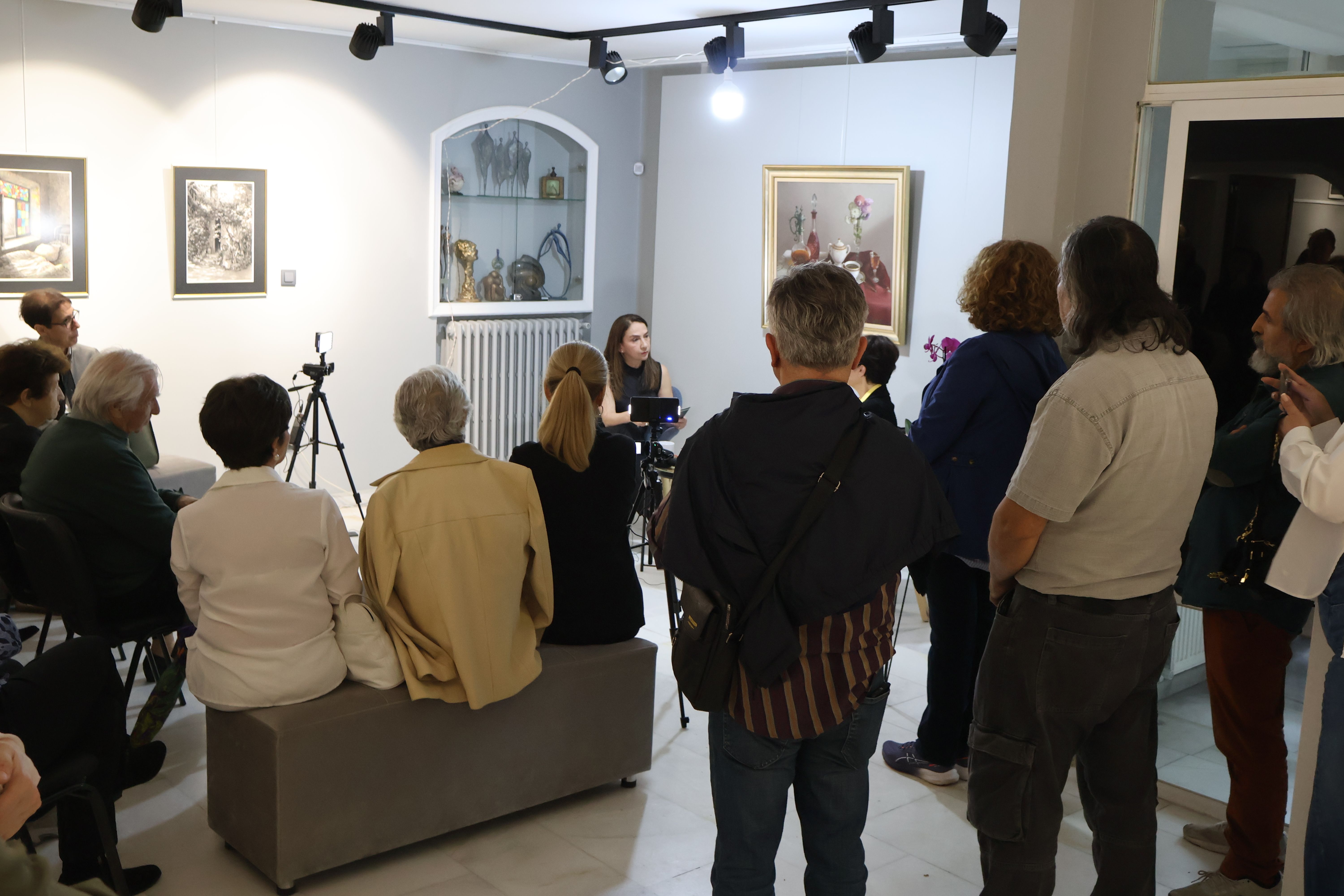 Aysu koçak kitap tanıtımı ve siyah beyaz resimlerden seçkiler evrim sanat galerisi 2 (37)