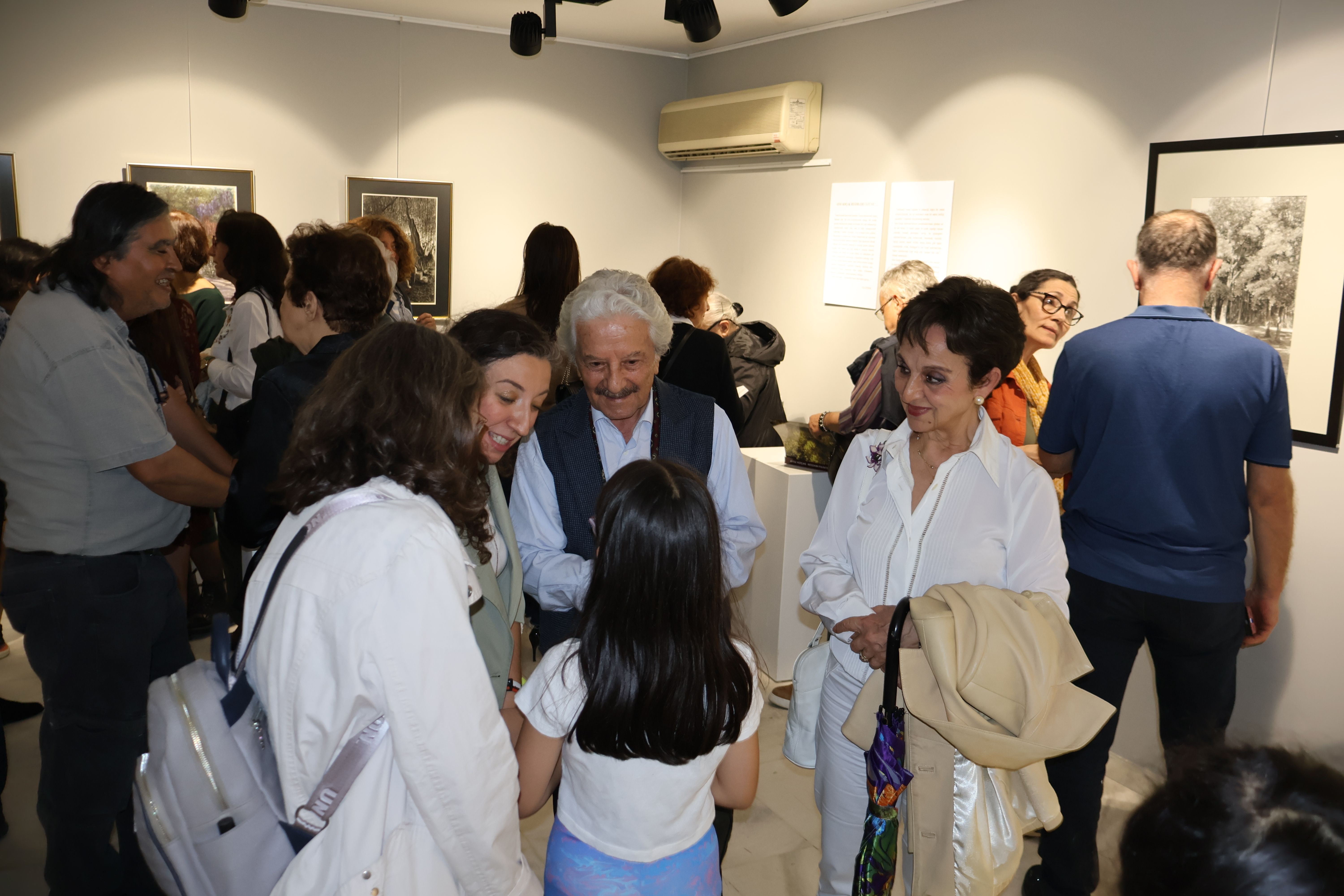 Aysu koçak kitap tanıtımı ve siyah beyaz resimlerden seçkiler evrim sanat galerisi 2 (48)