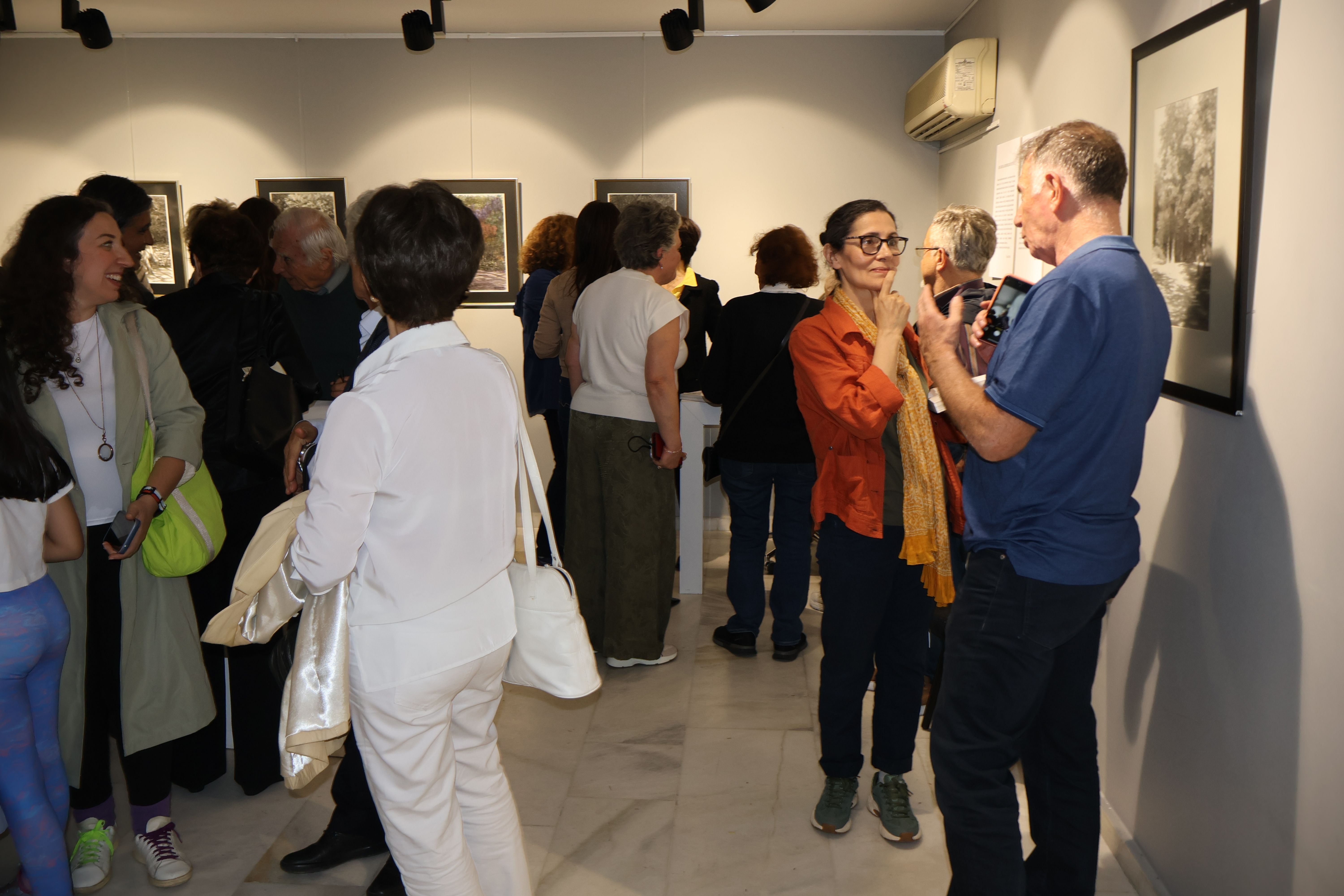 Aysu koçak kitap tanıtımı ve siyah beyaz resimlerden seçkiler evrim sanat galerisi 2 (50)
