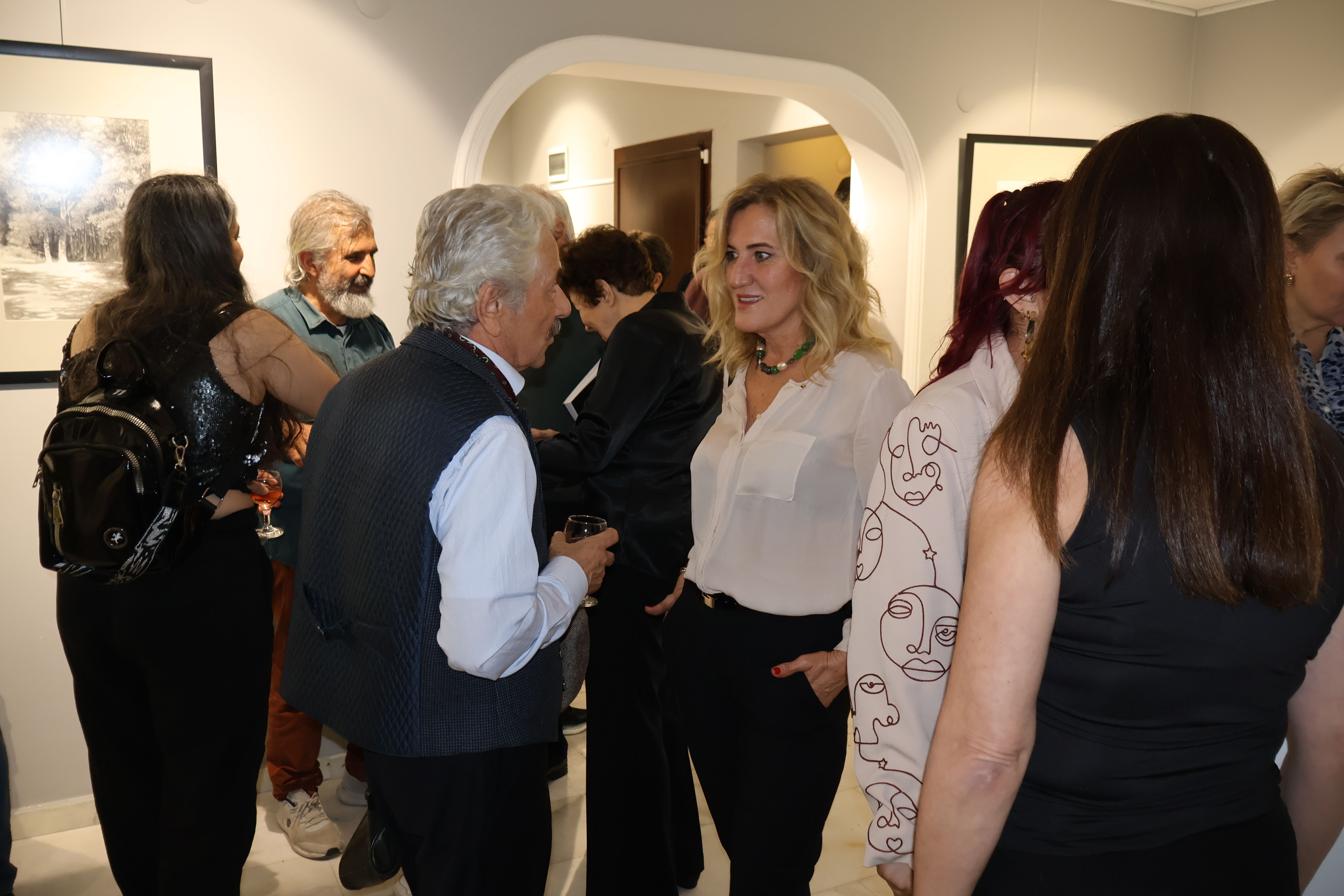 Aysu koçak kitap tanıtımı ve siyah beyaz resimlerden seçkiler evrim sanat galerisi 2 (56)