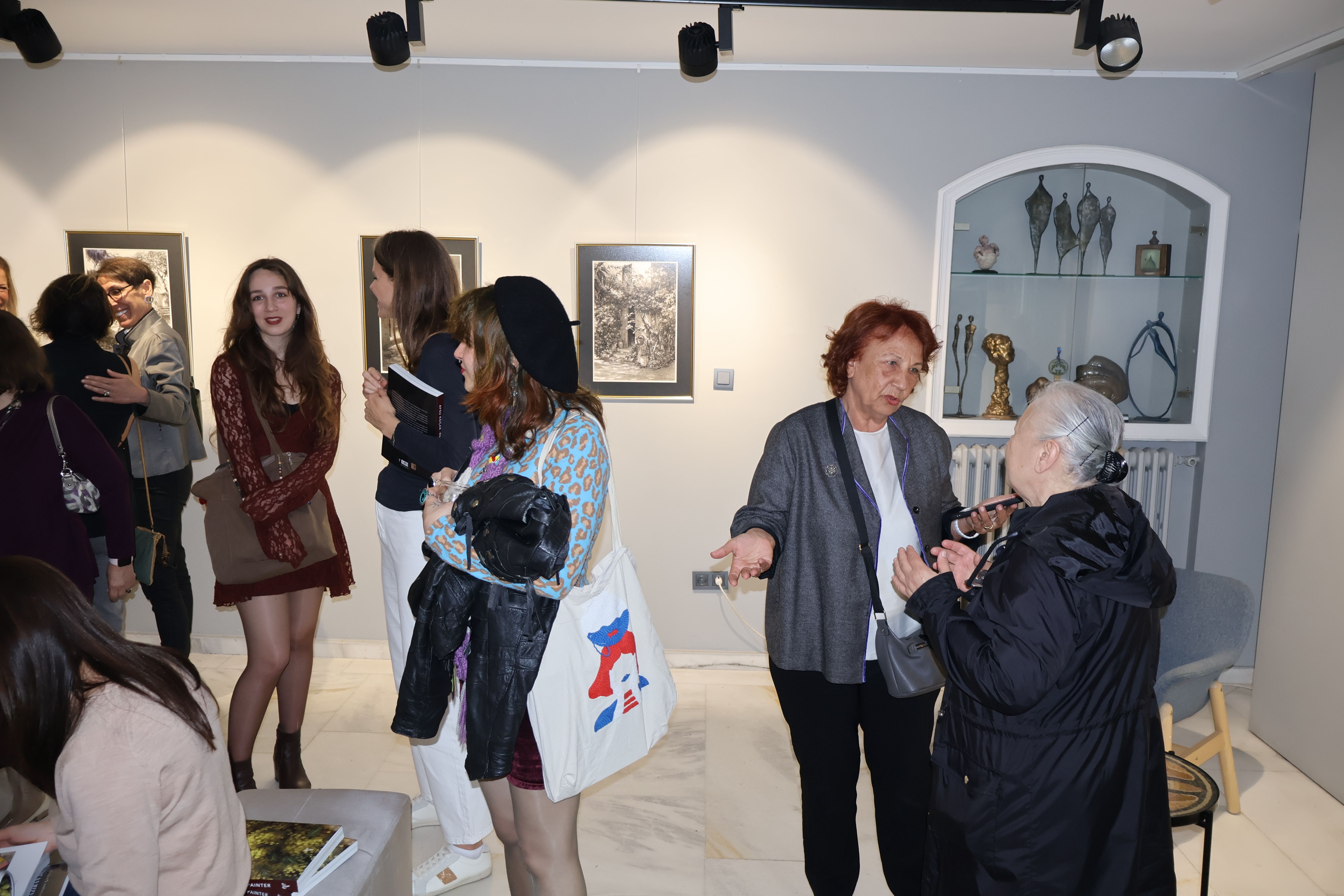 Aysu koçak kitap tanıtımı ve siyah beyaz resimlerden seçkiler evrim sanat galerisi 2 (57)