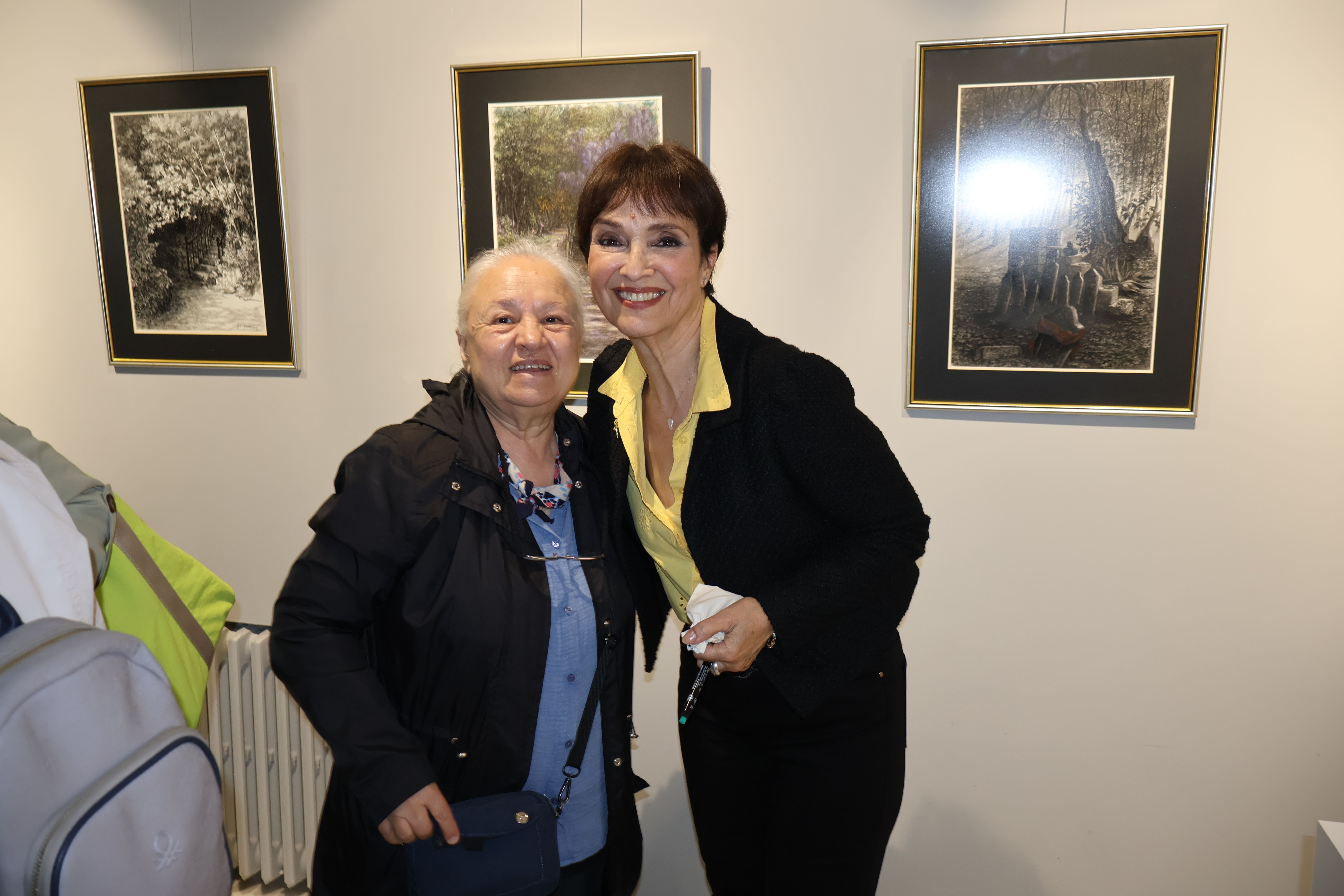 Aysu koçak kitap tanıtımı ve siyah beyaz resimlerden seçkiler evrim sanat galerisi 2 (59)
