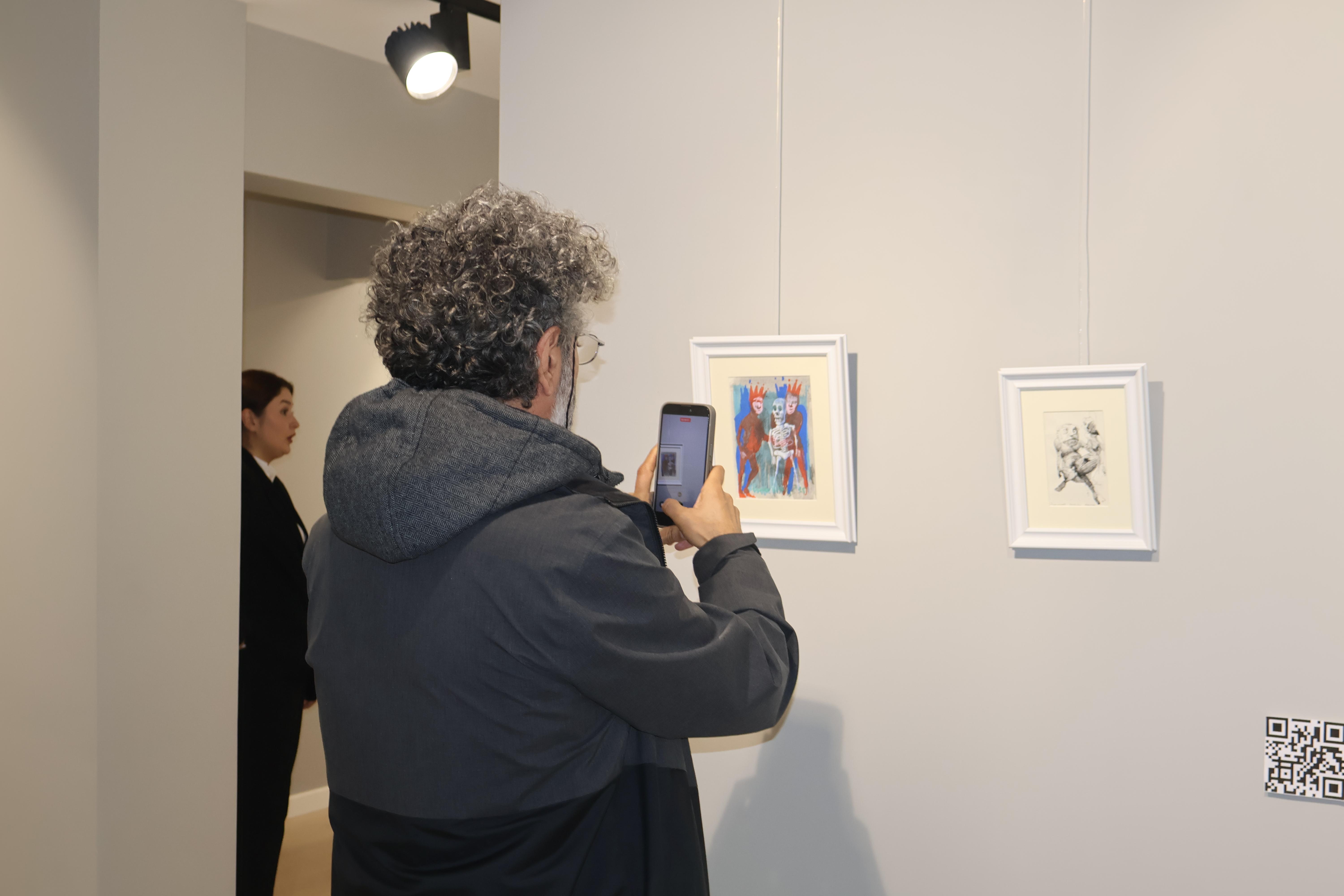 Ömer Koçağ'ın Kağıt İşler isimli kişisel resim sergisi (1)