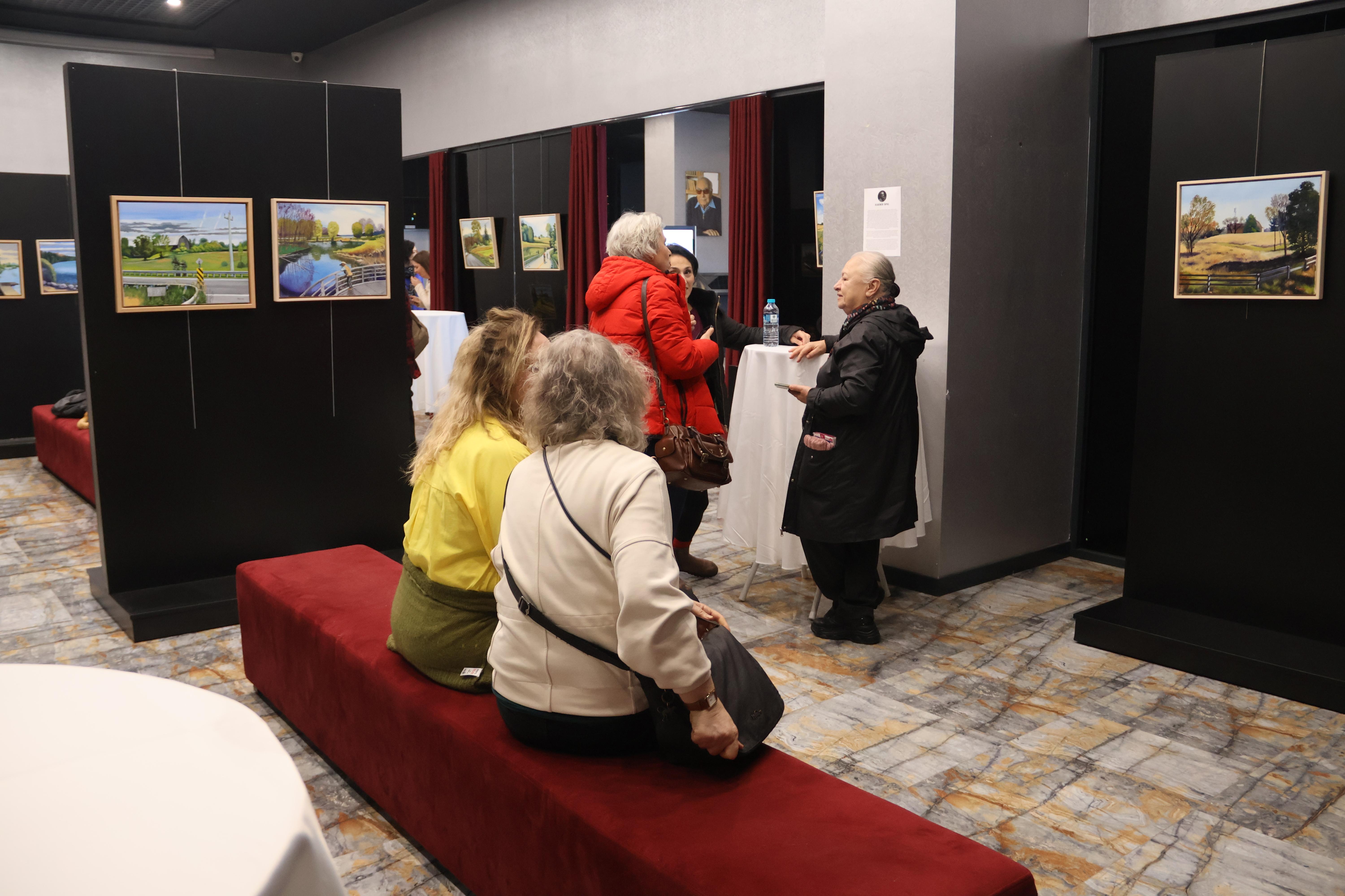 Ressam Vladimir Topal İstanbullu Sanatseverlerle Buluştu (14) Ressam Vladimir Topal İstanbullu Sanatseverlerle Buluştu (14)