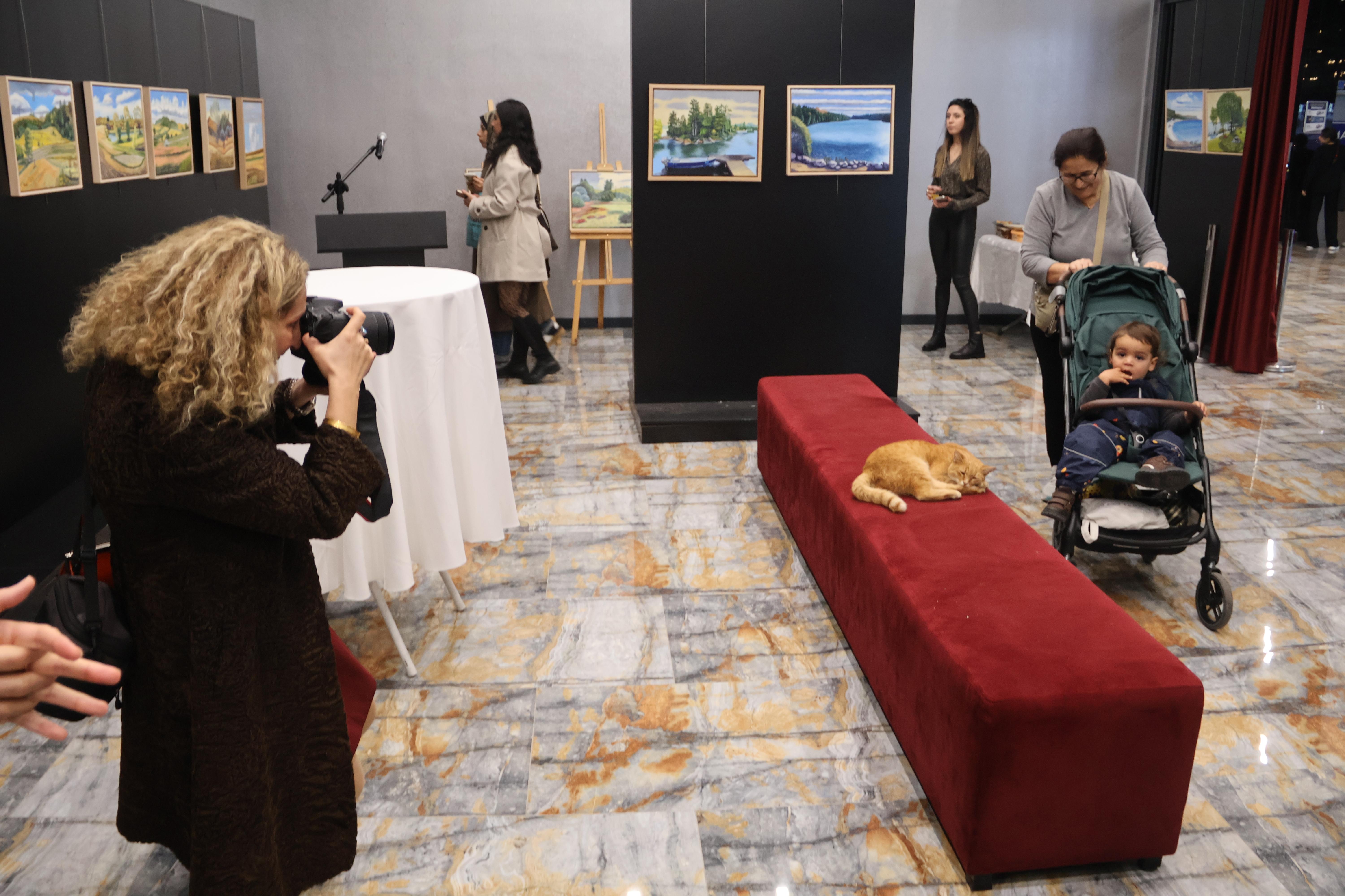 Ressam Vladimir Topal İstanbullu Sanatseverlerle Buluştu (16) Ressam Vladimir Topal İstanbullu Sanatseverlerle Buluştu (16)