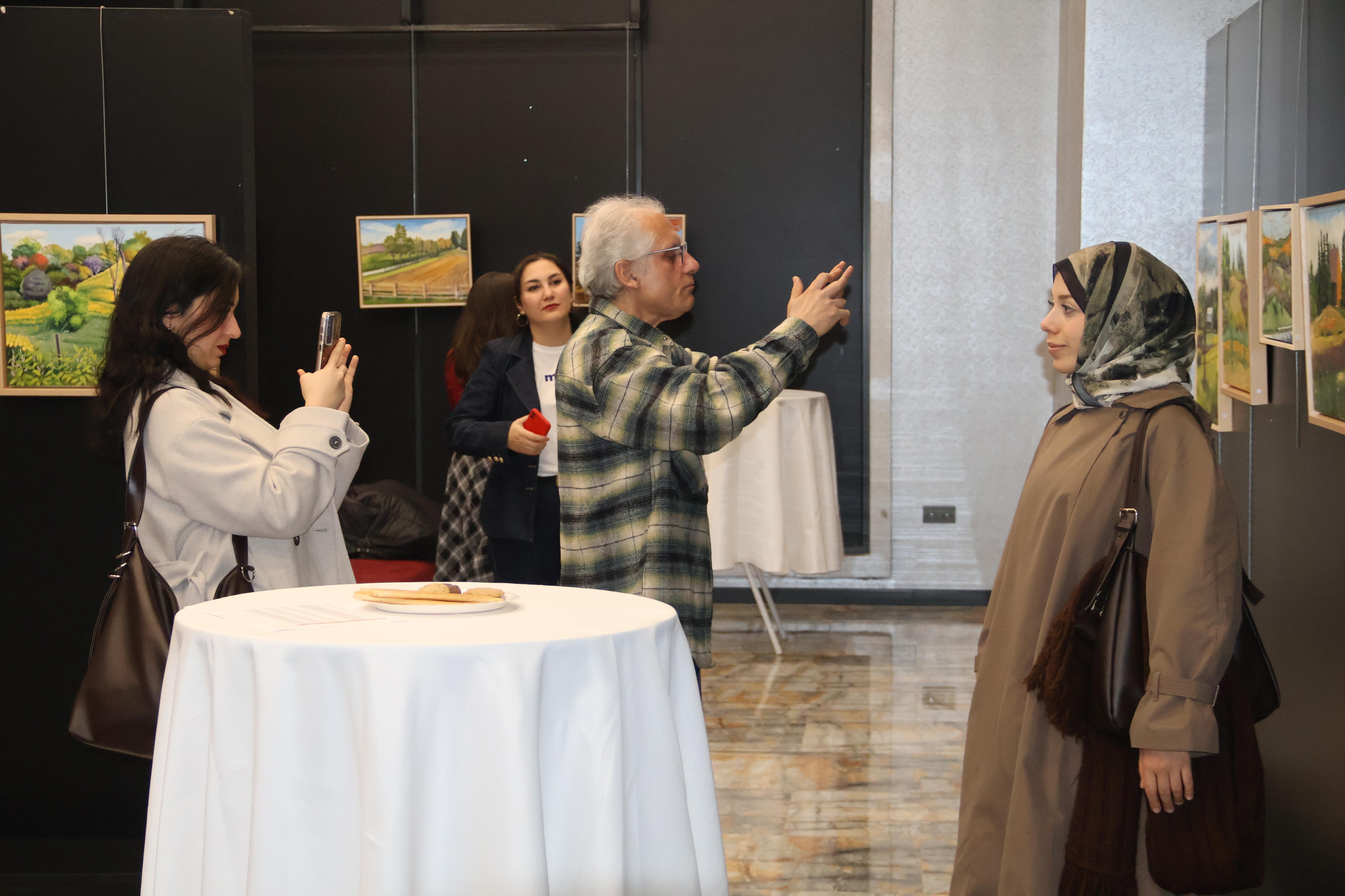 Ressam Vladimir Topal İstanbullu Sanatseverlerle Buluştu (23) Ressam Vladimir Topal İstanbullu Sanatseverlerle Buluştu (23)