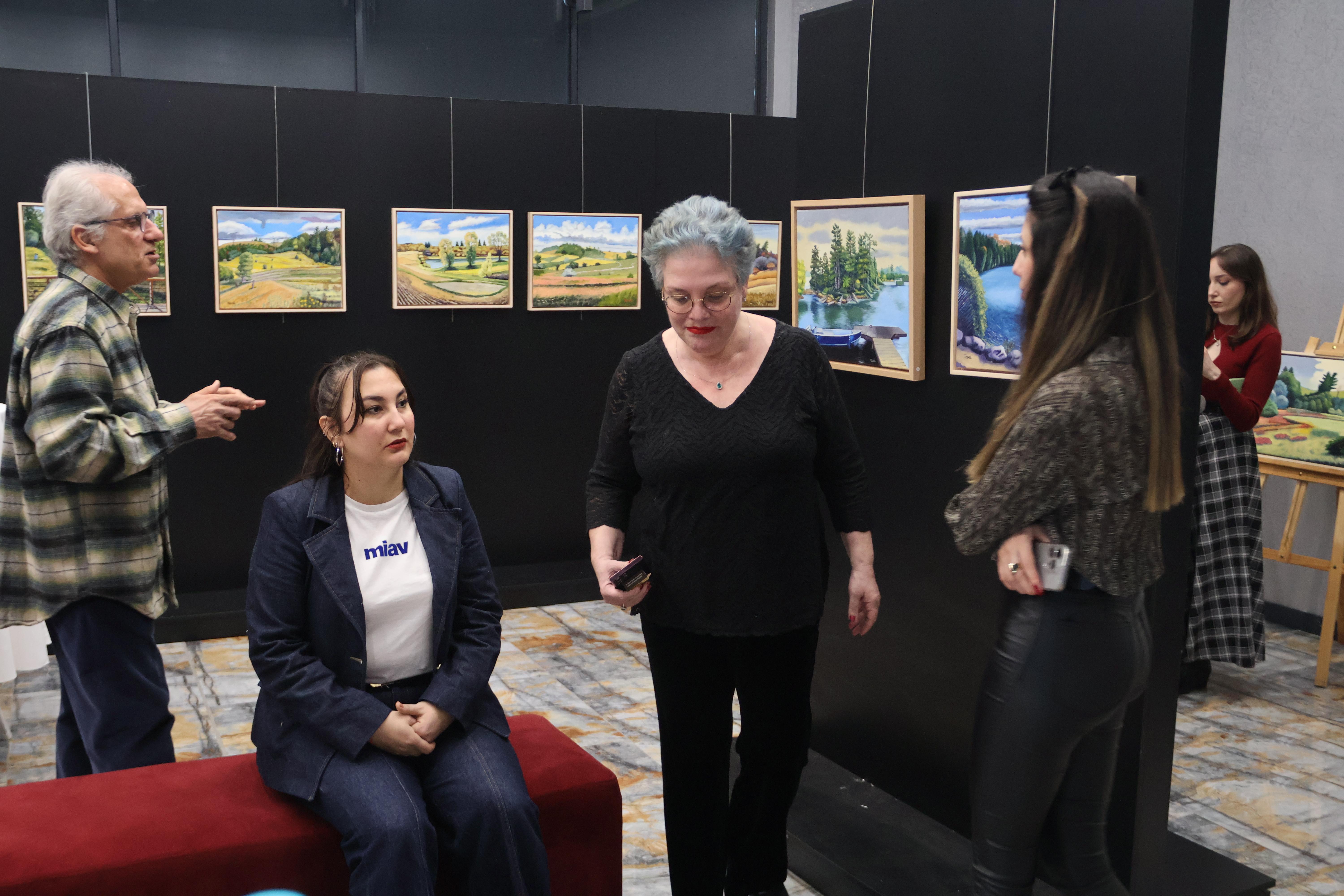 Ressam Vladimir Topal İstanbullu Sanatseverlerle Buluştu (26) Ressam Vladimir Topal İstanbullu Sanatseverlerle Buluştu (26)