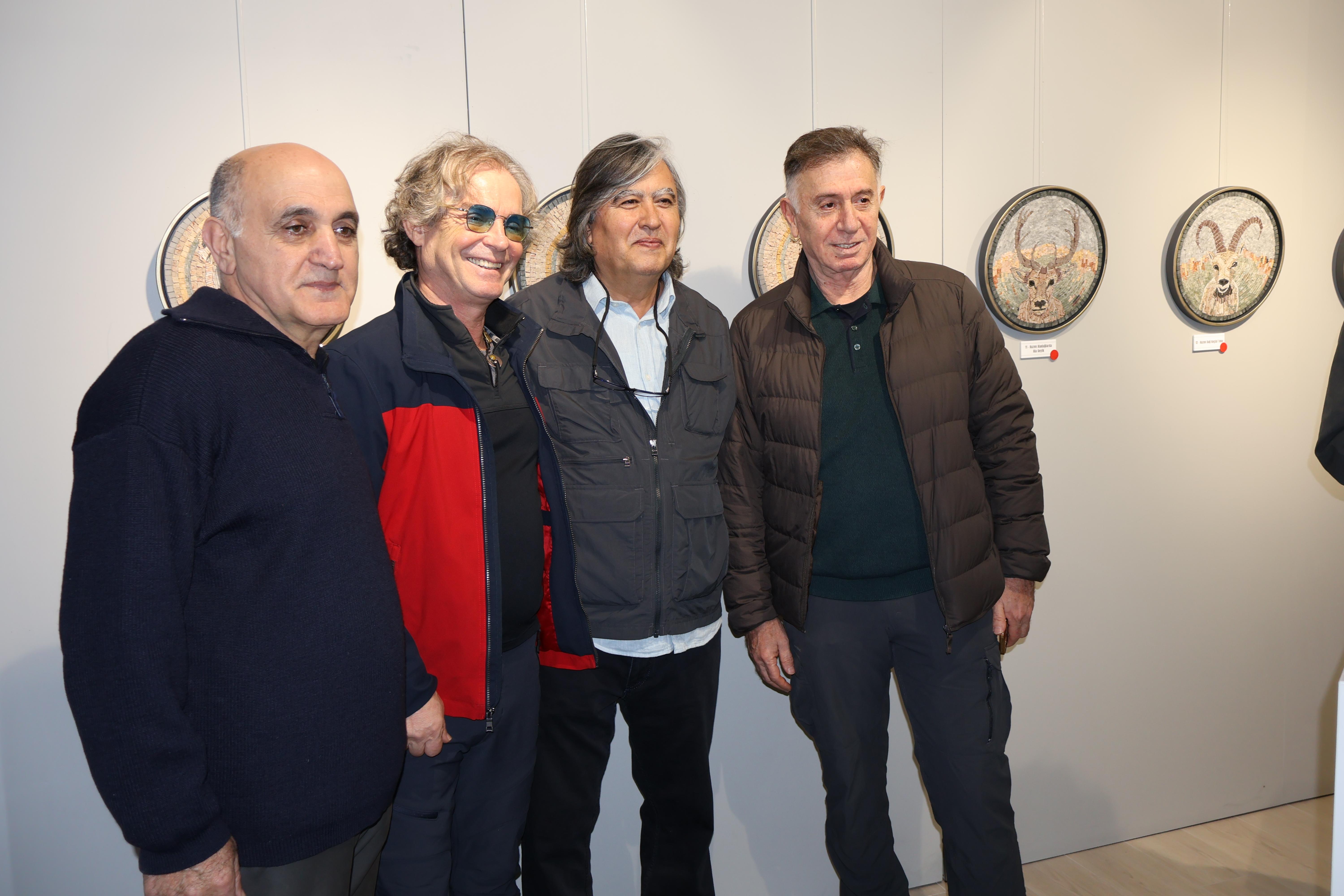 Mehmet Kına'nın ''Heey Keçiler, Hooy Keçiler'' adlı kişisel mozaik sergisi (18) Mehmet Kına'nın ''Heey Keçiler, Hooy Keçiler'' adlı kişisel mozaik sergisi (18)