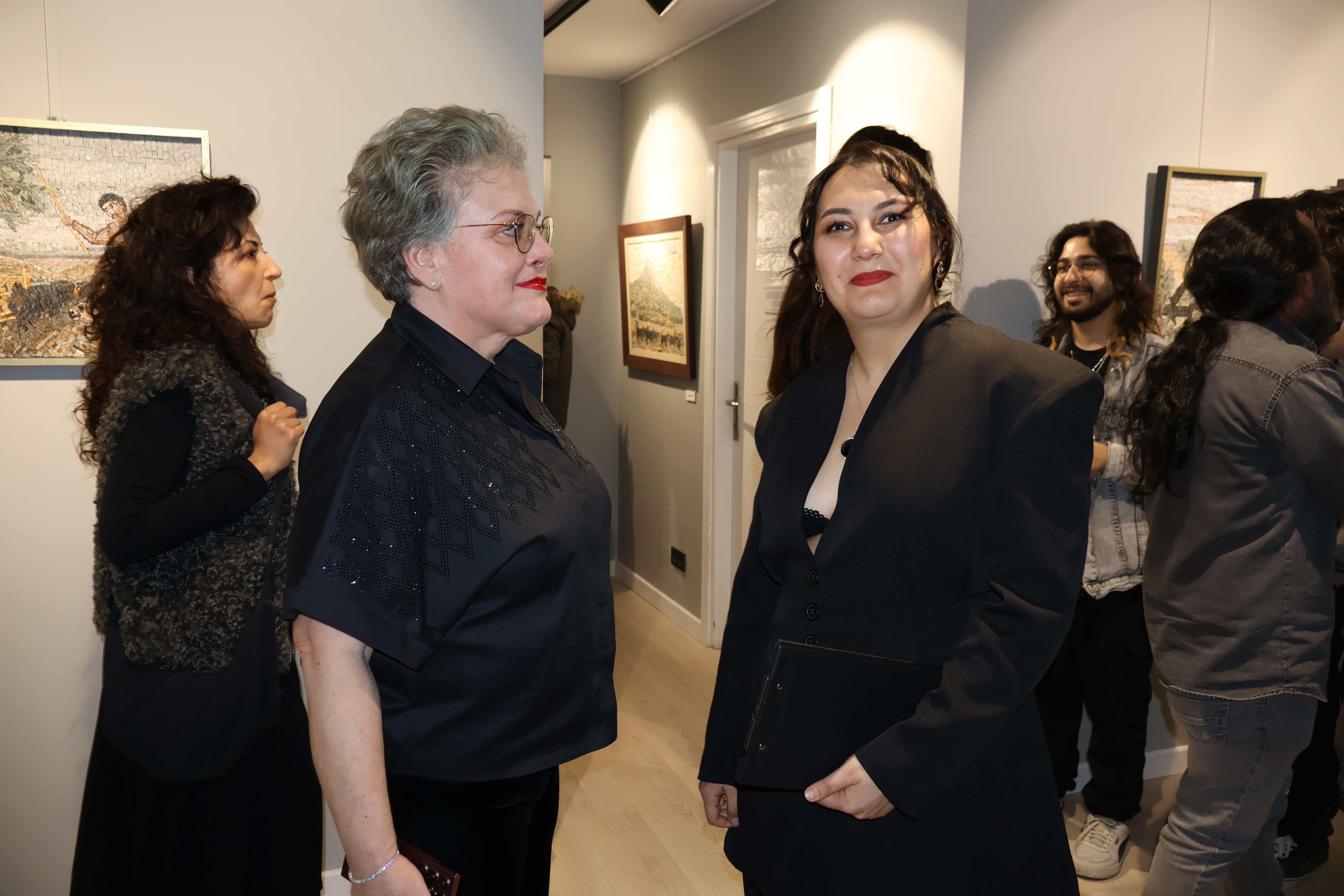 Mehmet Kına'nın ''Heey Keçiler, Hooy Keçiler'' adlı kişisel mozaik sergisi (19) Mehmet Kına'nın ''Heey Keçiler, Hooy Keçiler'' adlı kişisel mozaik sergisi (19)