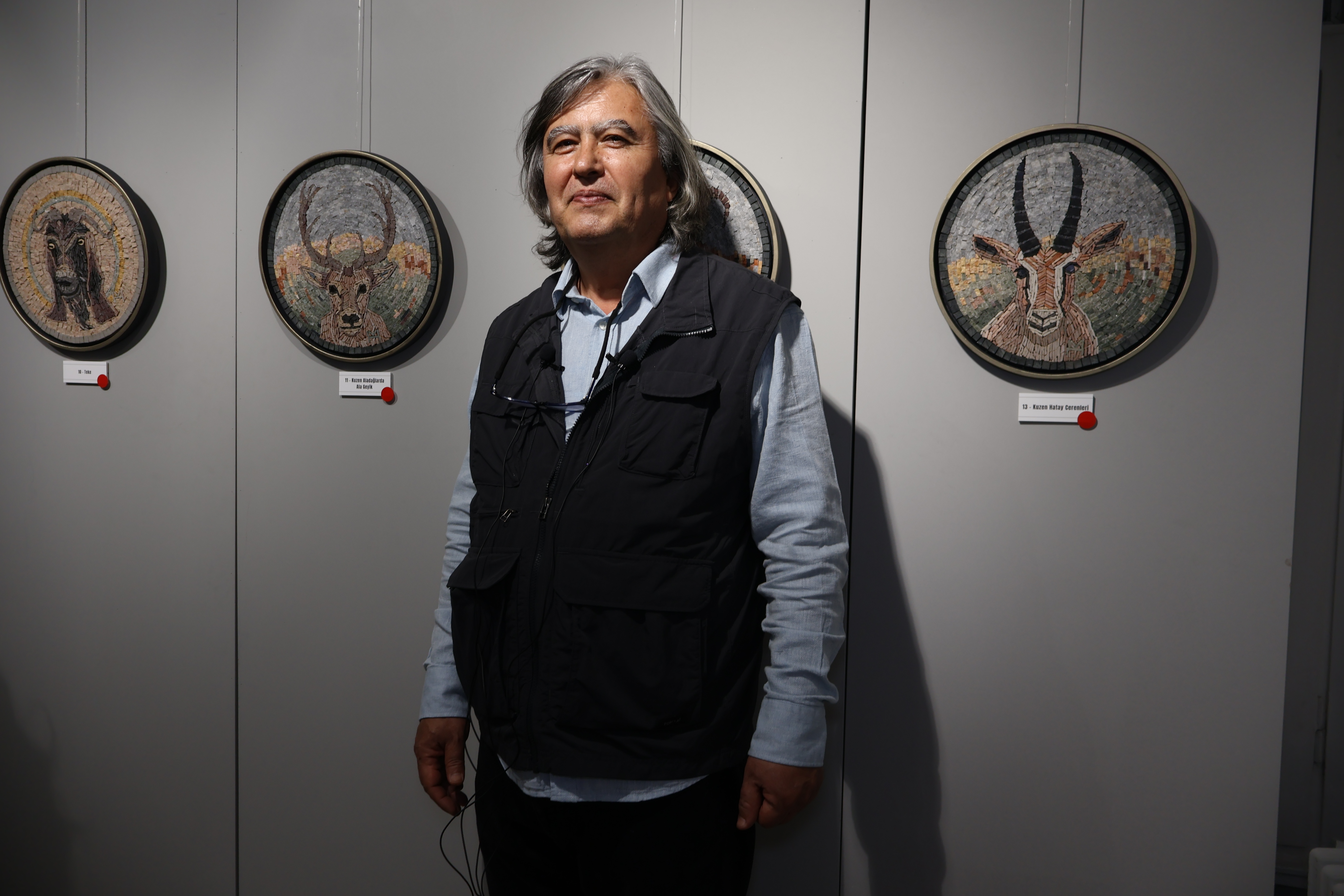 Mehmet Kına'nın ''Heey Keçiler, Hooy Keçiler'' adlı kişisel mozaik sergisi