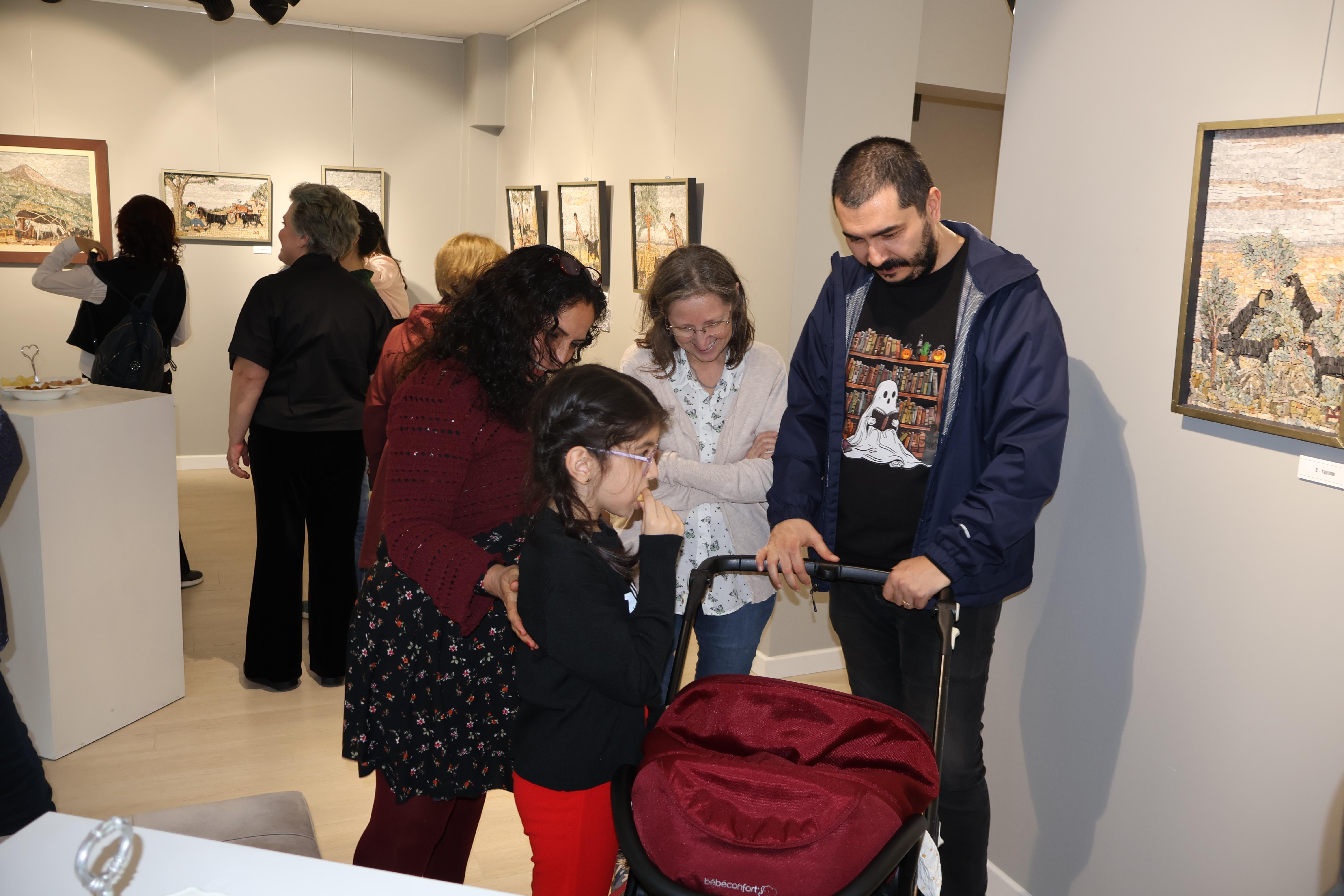 Mehmet Kına'nın ''Heey Keçiler, Hooy Keçiler'' adlı kişisel mozaik sergisi (2) Mehmet Kına'nın ''Heey Keçiler, Hooy Keçiler'' adlı kişisel mozaik sergisi (2)