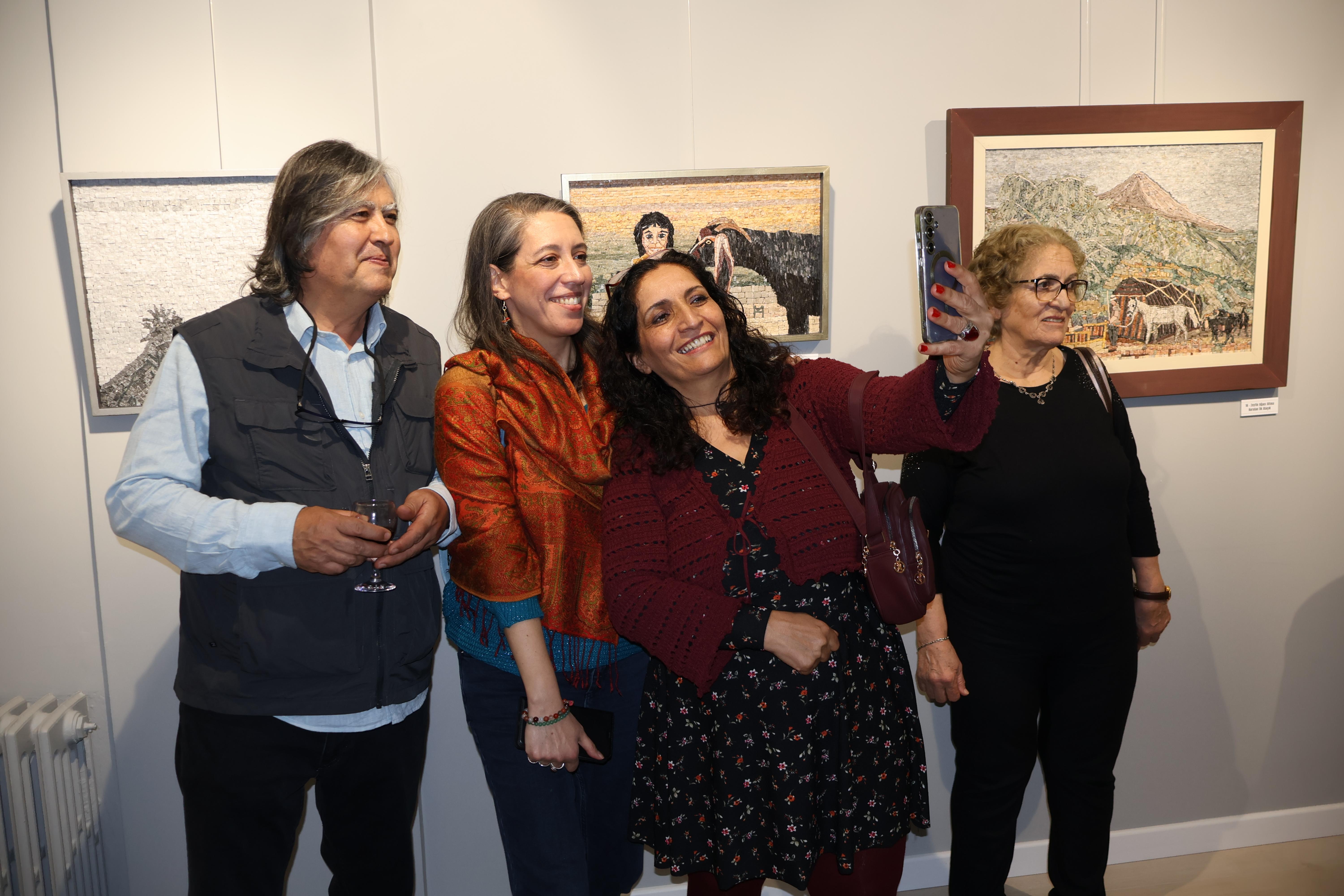 Mehmet Kına'nın ''Heey Keçiler, Hooy Keçiler'' adlı kişisel mozaik sergisi (30) Mehmet Kına'nın ''Heey Keçiler, Hooy Keçiler'' adlı kişisel mozaik sergisi (30)