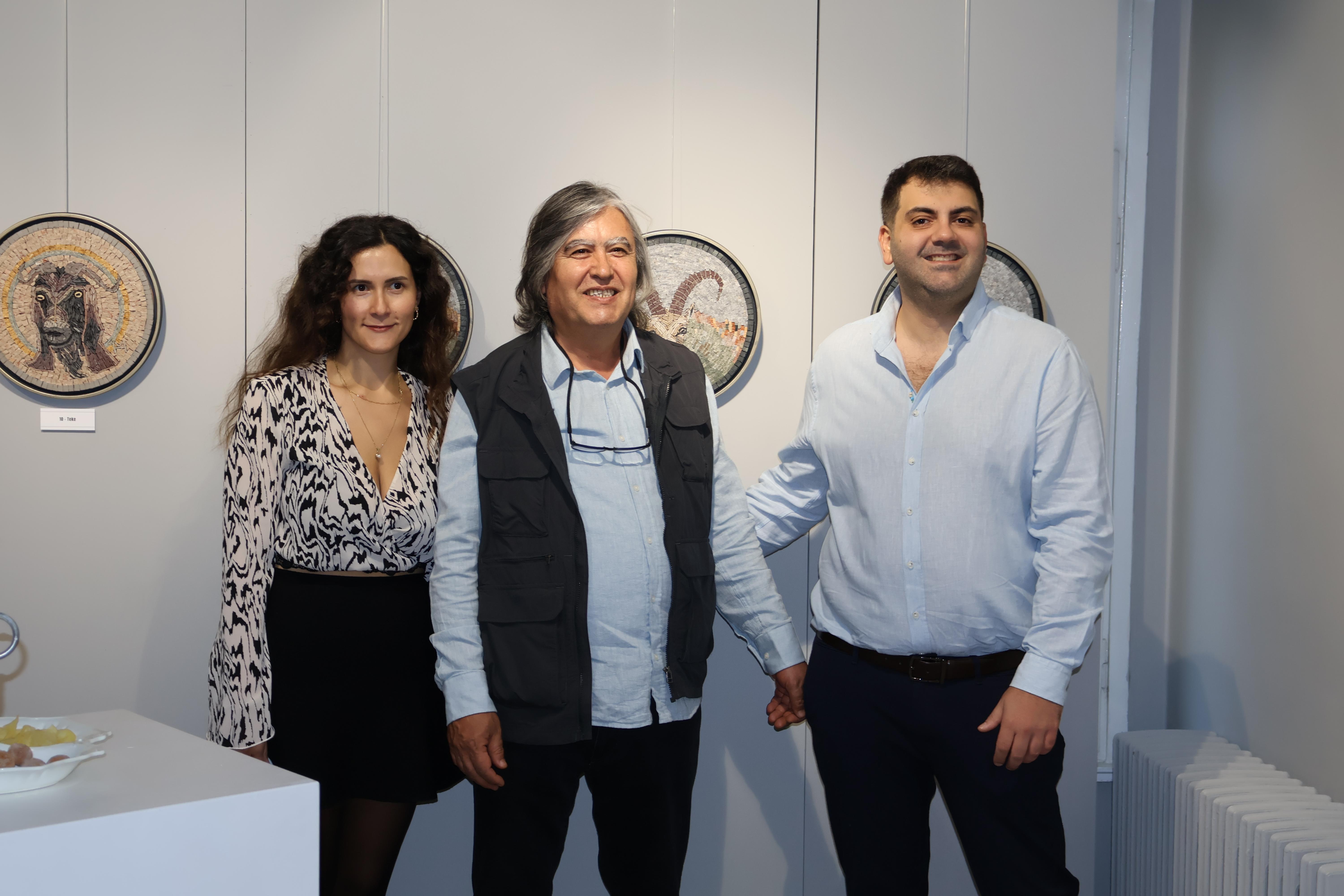 Mehmet Kına'nın ''Heey Keçiler, Hooy Keçiler'' adlı kişisel mozaik sergisi (4) Mehmet Kına'nın ''Heey Keçiler, Hooy Keçiler'' adlı kişisel mozaik sergisi (4)