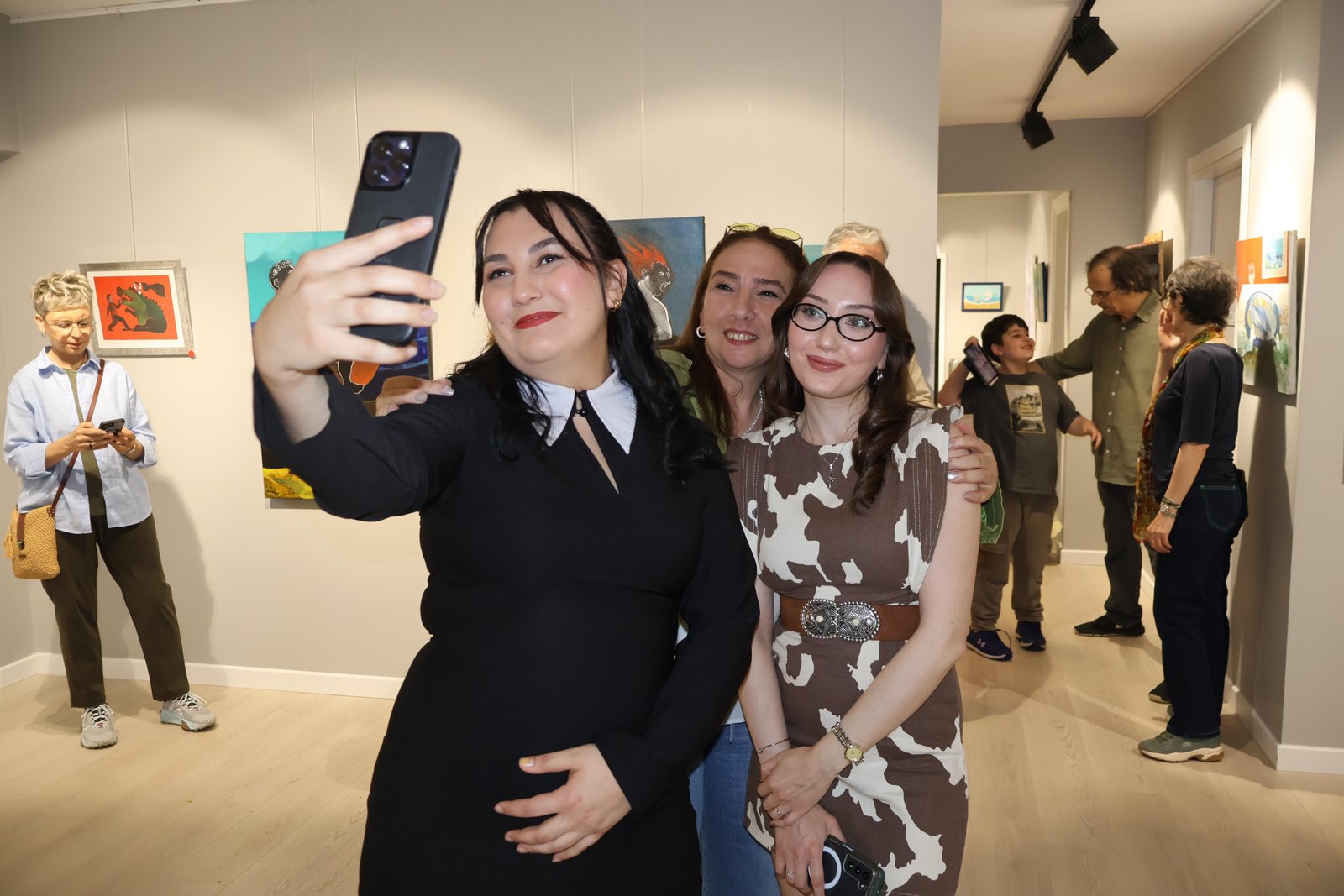 Serdar Şencan “Renklere Özgürlük” Kişisel Resim Sergisi (56) Serdar Şencan “Renklere Özgürlük” Kişisel Resim Sergisi (56)